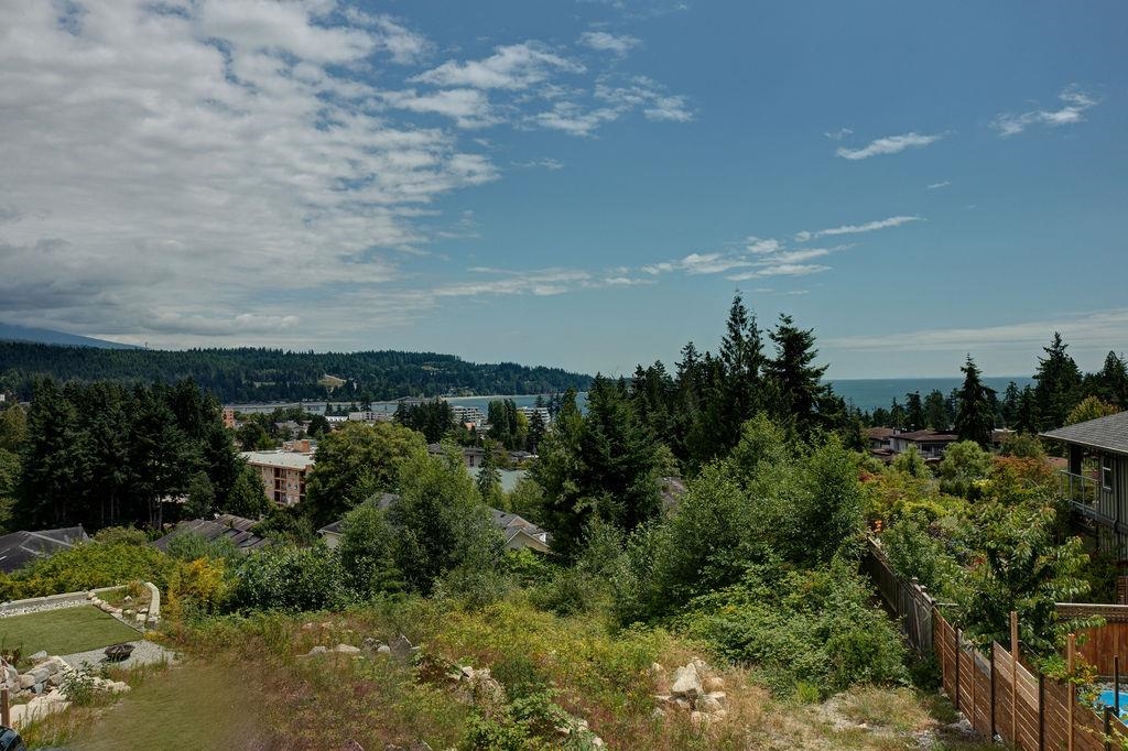 5618 Dungeness Pl, Sechelt, BC V0N 1V5