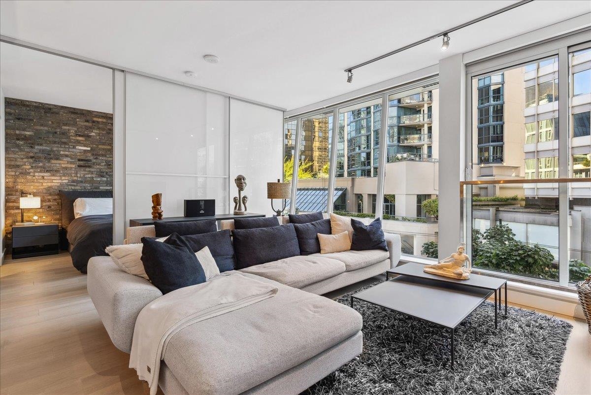 1477 West Pender Street ##402, Vancouver, BC V6G 2S3