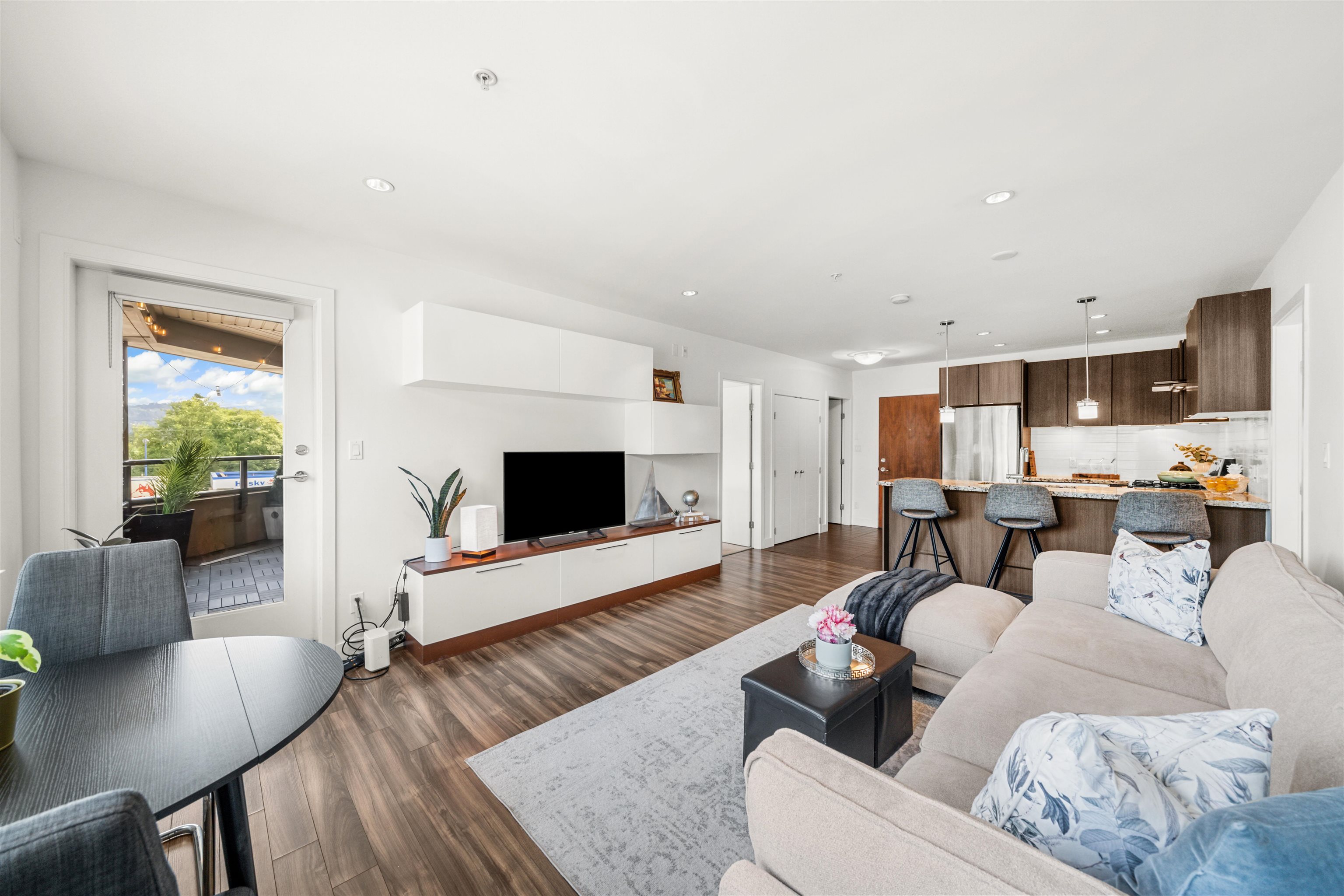 5688 Hastings Street #201, Burnaby, BC V5B 1R4