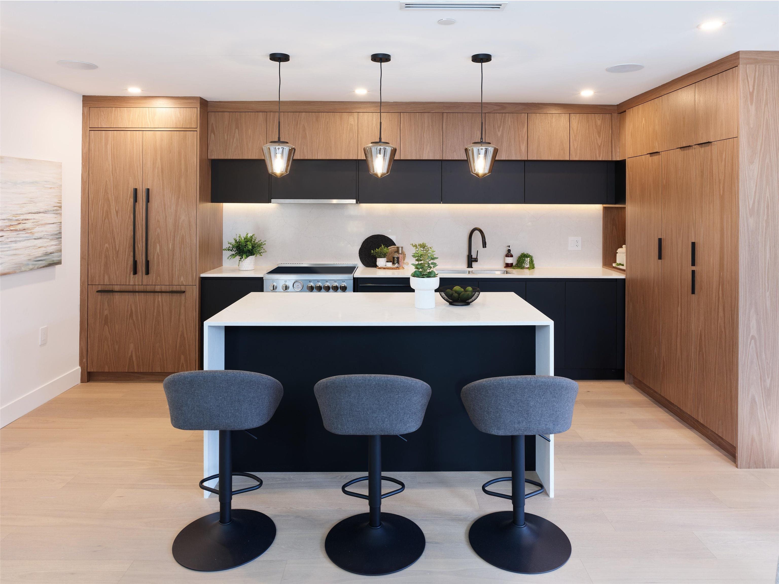 3387 Victoria Drive, Vancouver, BC V5N 4M3