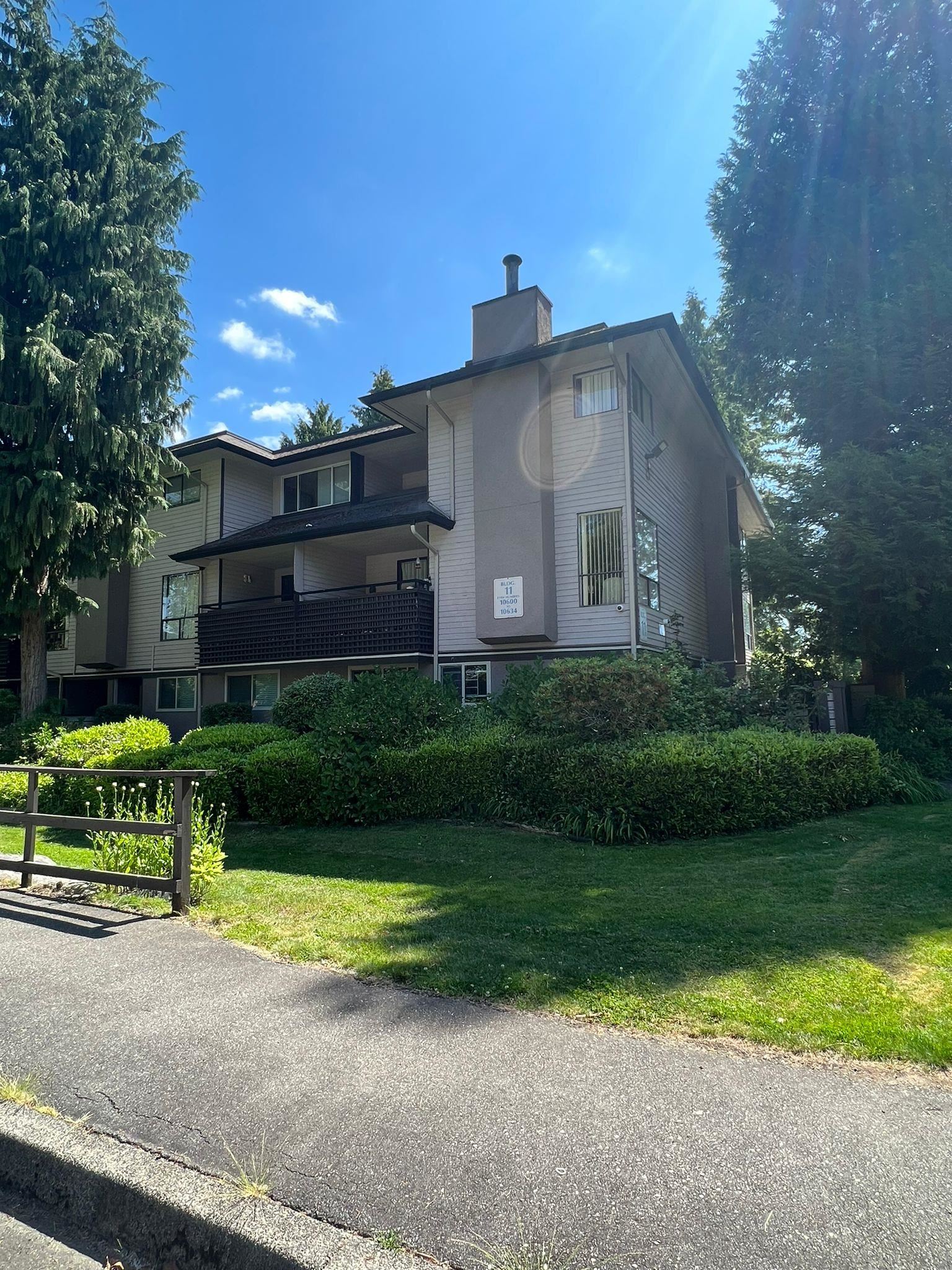 10600 Holly Park Lane, Surrey, BC V3R 6X9