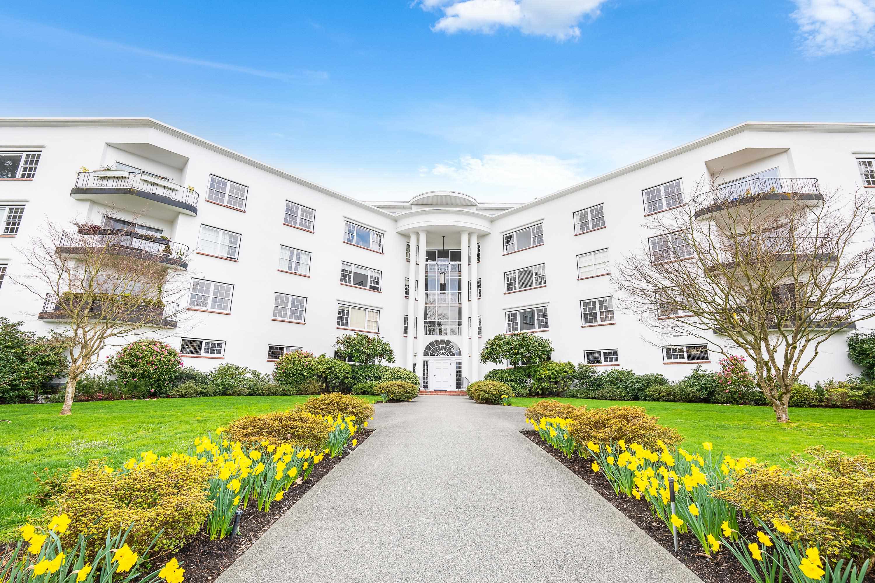 2890 Point Grey Road #320, Vancouver, BC V6K 1A9