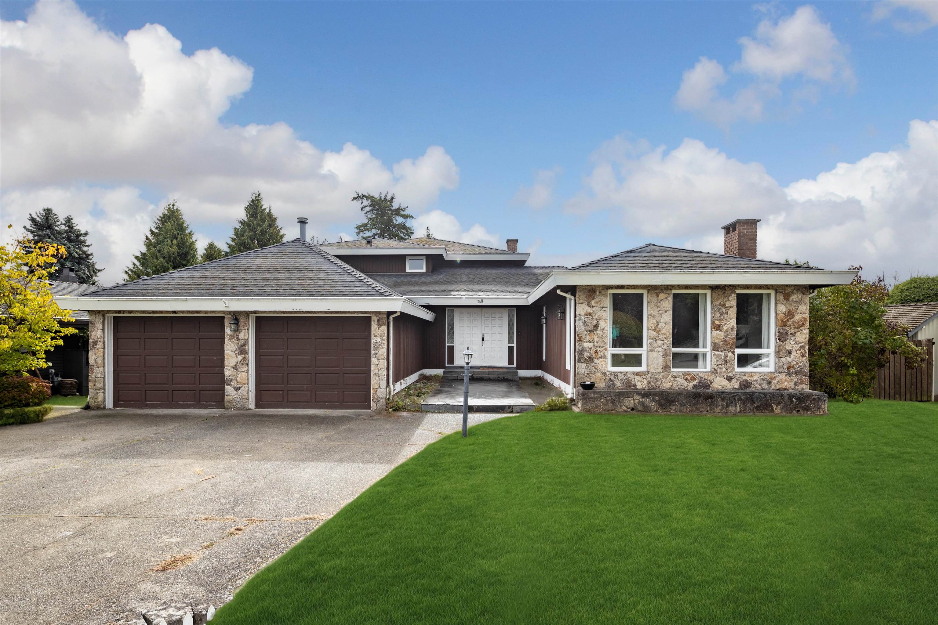 38 Deerfield Drive, Delta, BC V4M 2W9