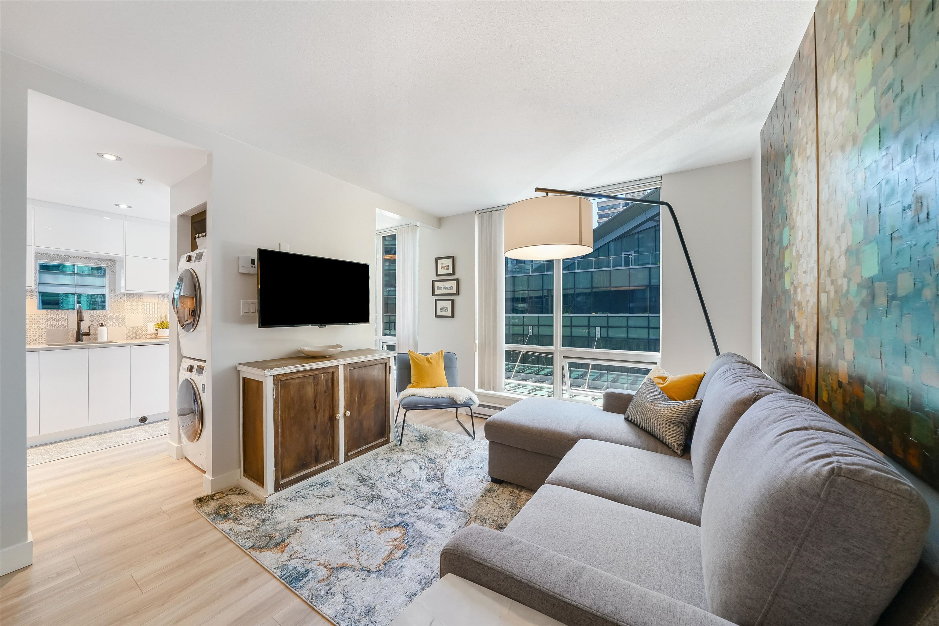 1166 Melville Street #707, Vancouver, BC V6E 4P5
