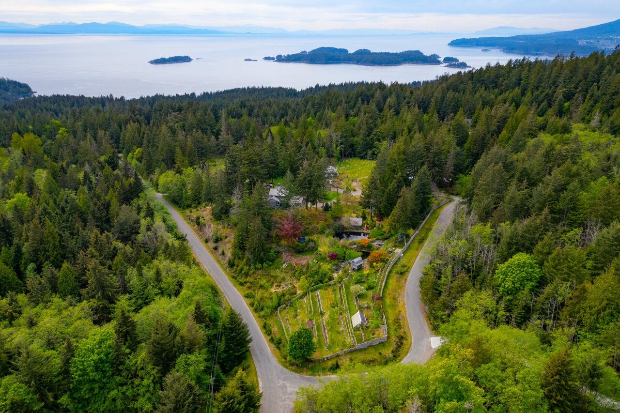620 Laura Road, Bowen Island, BC V0N 1G2
