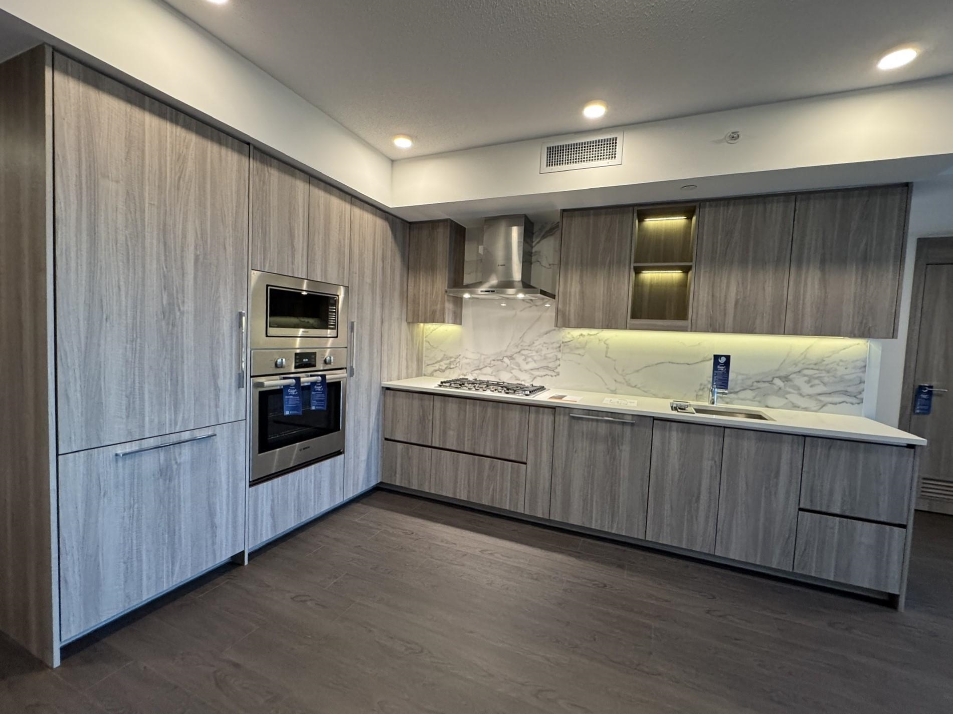13778 100 Ave #2204, Surrey, BC V3T 0V3
