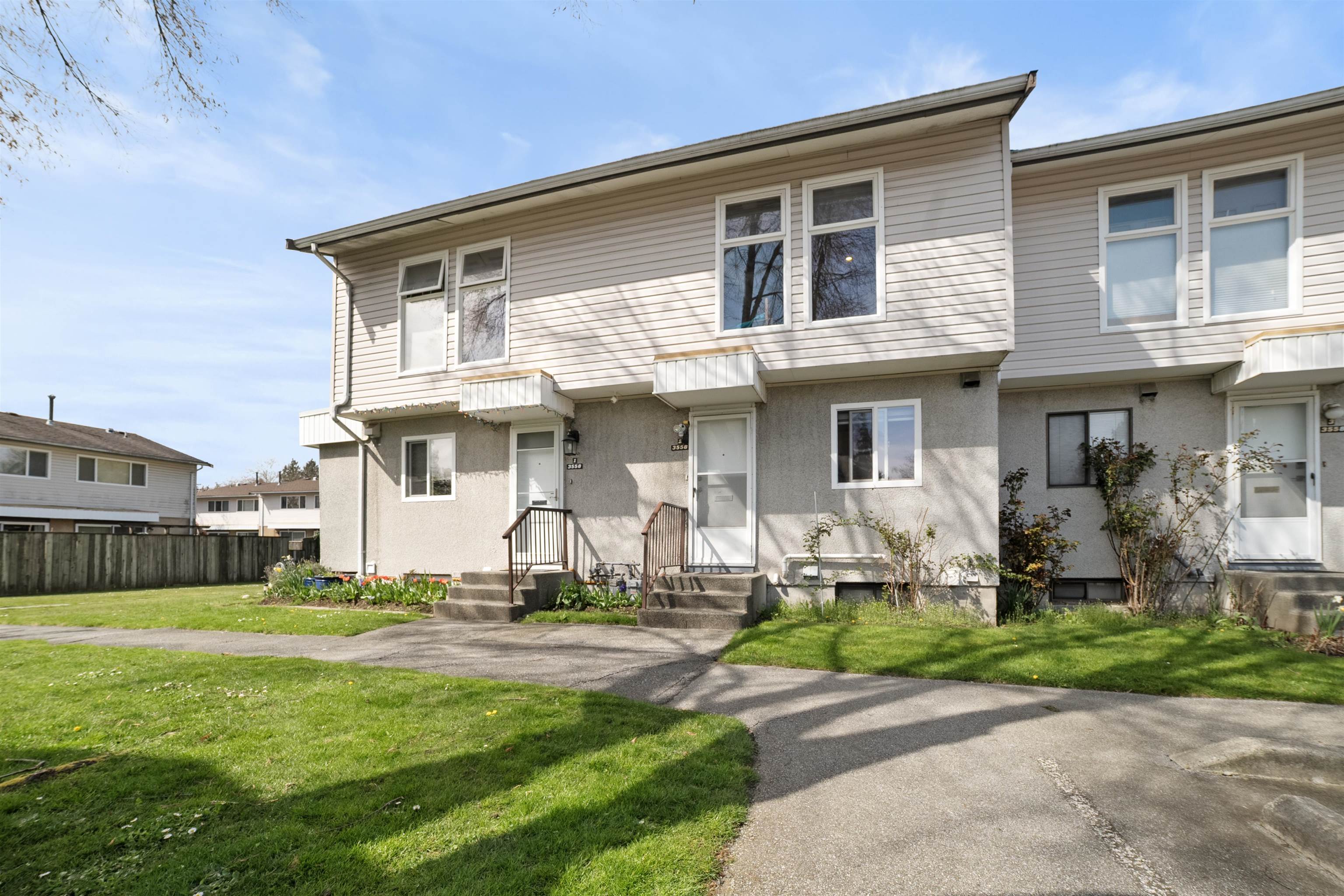 3558 East 49th Avenue #2, Vancouver, BC V5S 1M4
