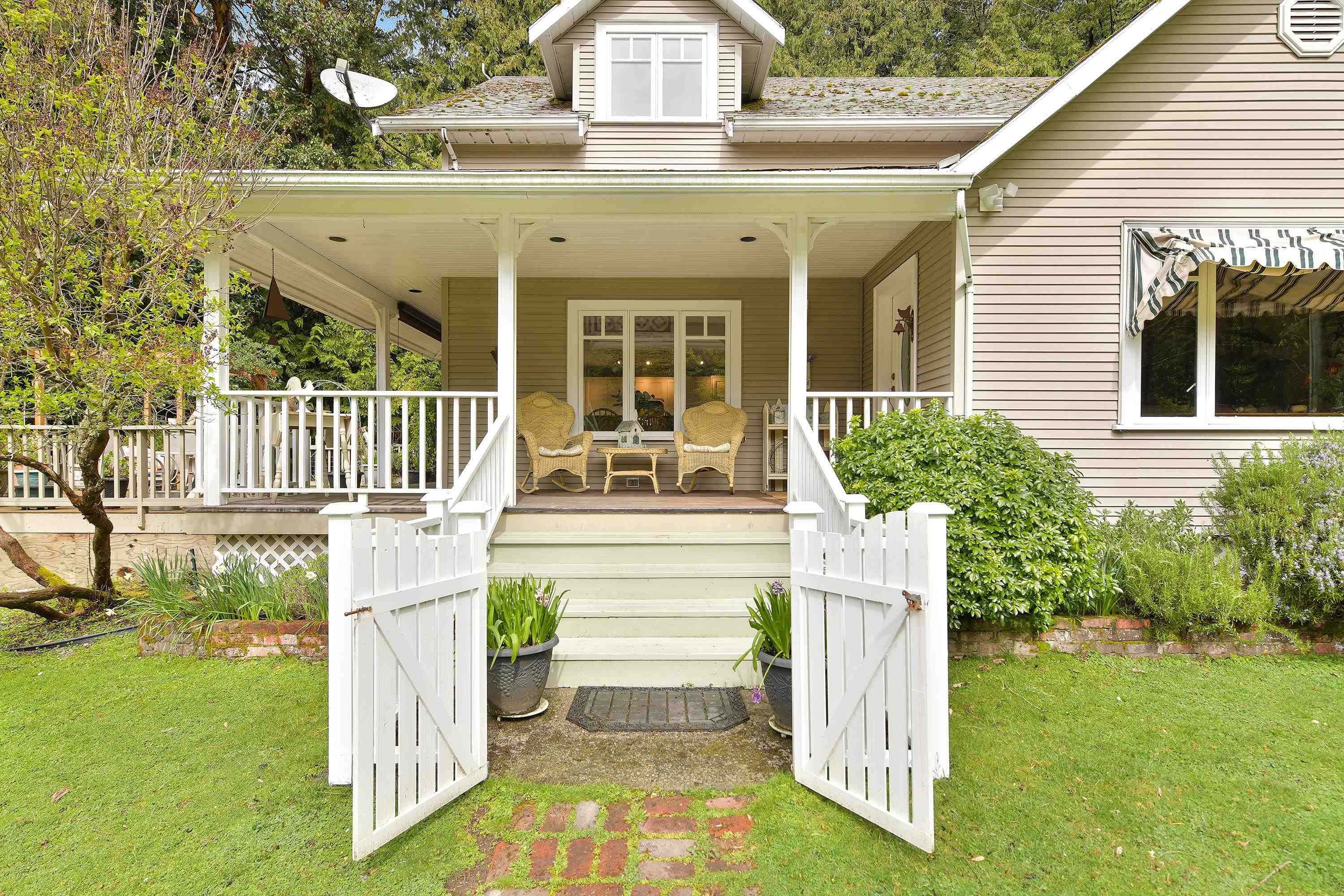 517 Sandy Hook Rd, Mayne Island, BC V0N 2J1