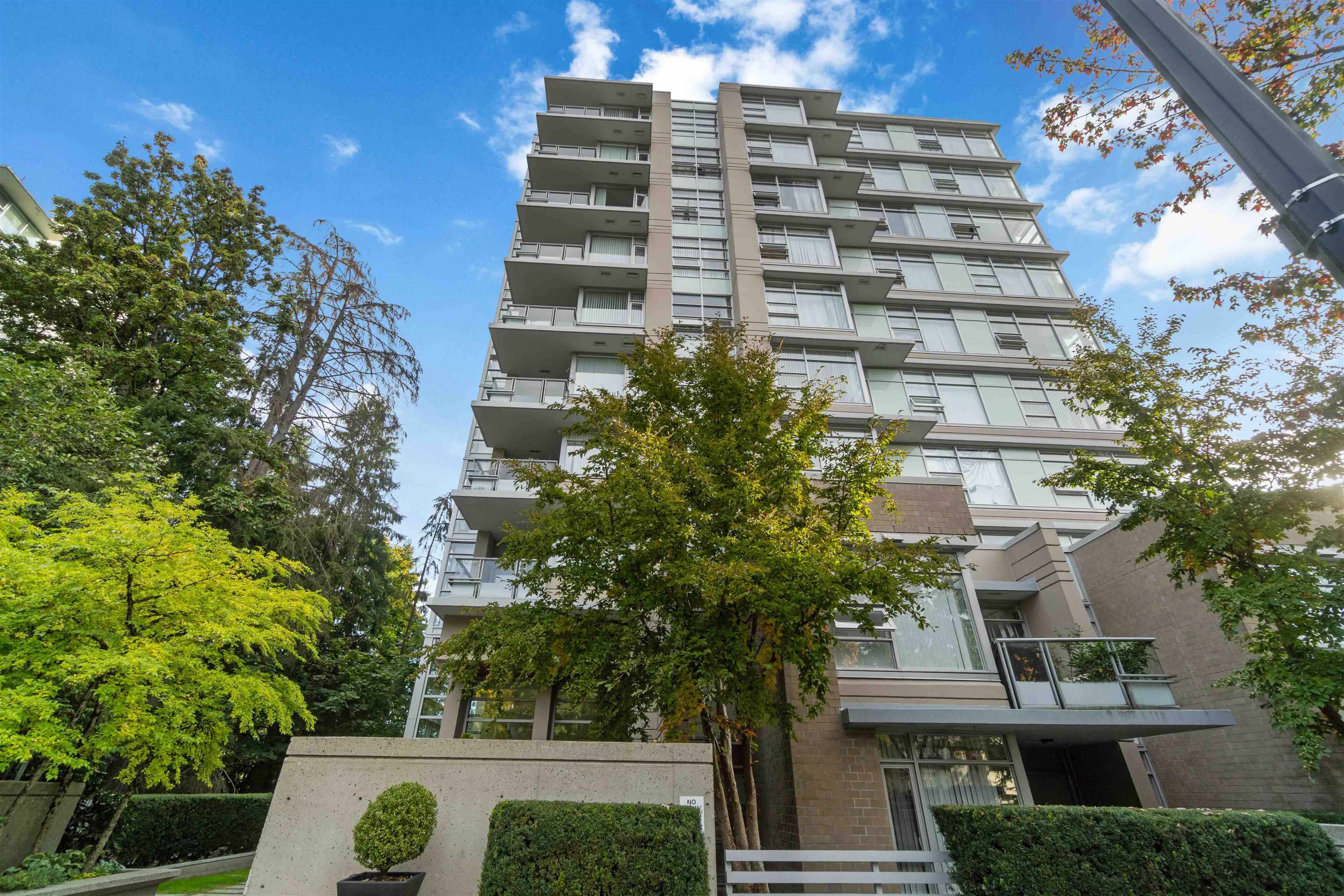 9266 University Crescent #805, Burnaby, BC V5A 4Z1