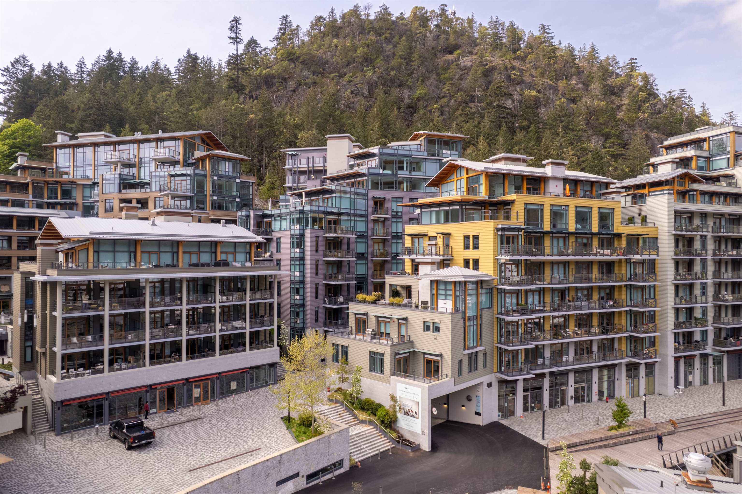 6699 Nelson Avenue #404, West Vancouver, BC V7W 2B2