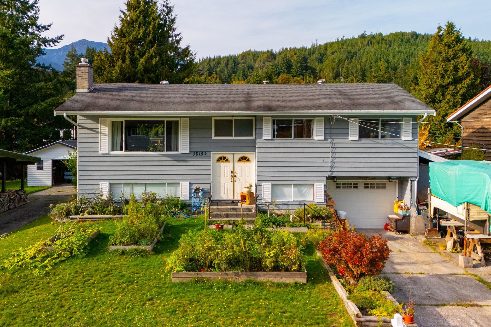 38159 Hemlock Avenue, Squamish, BC V8B 0X6