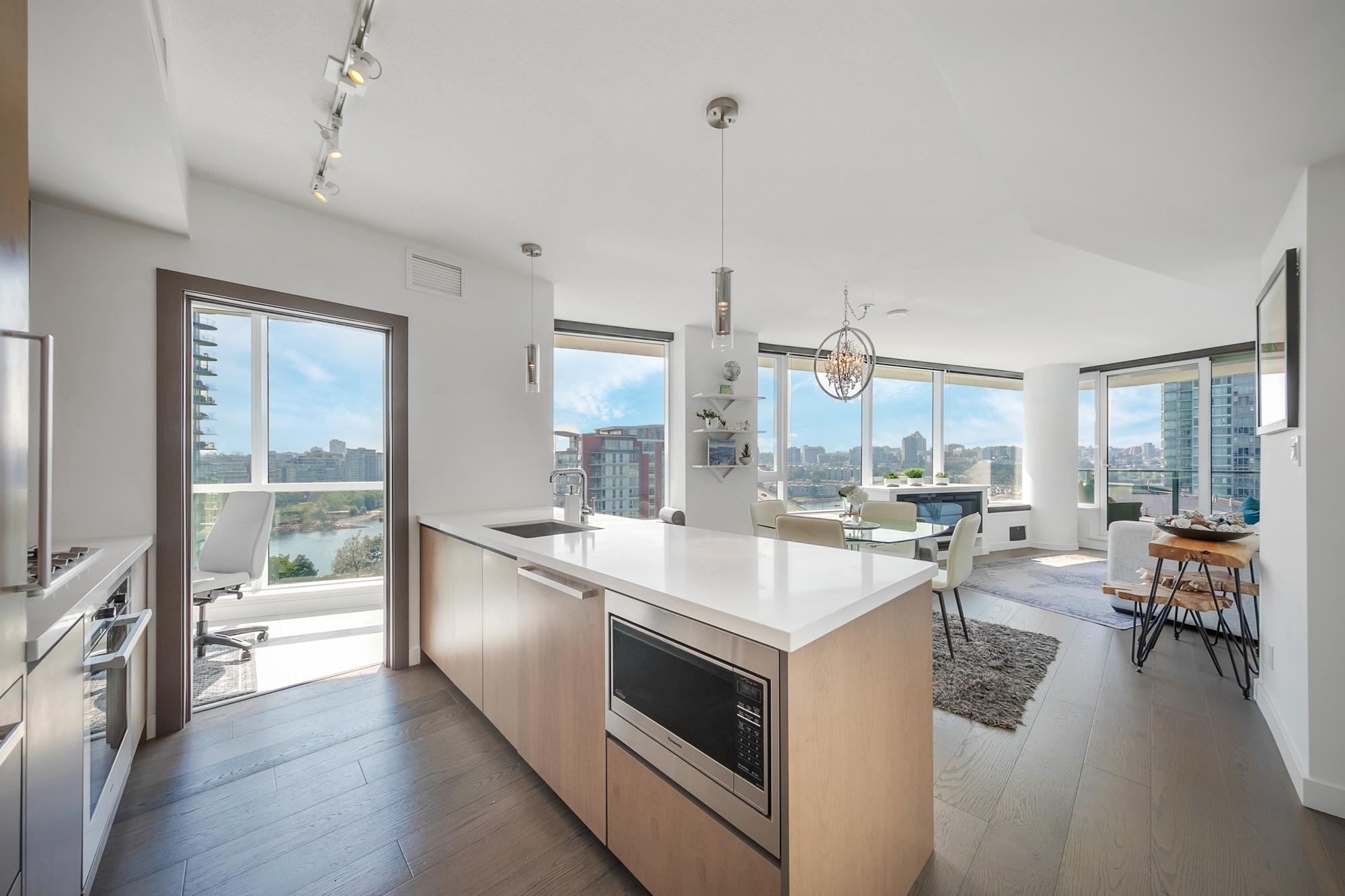 68 Smithe Street #1509, Vancouver, BC V6B 0P4