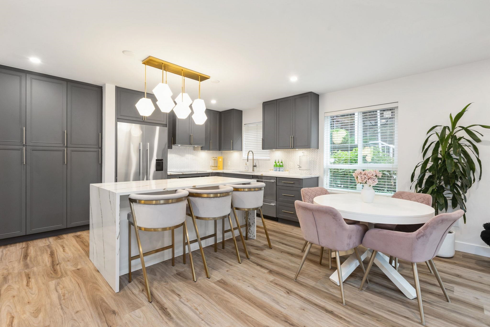 848 16th Street West #6, North Vancouver, BC V7P 1R3