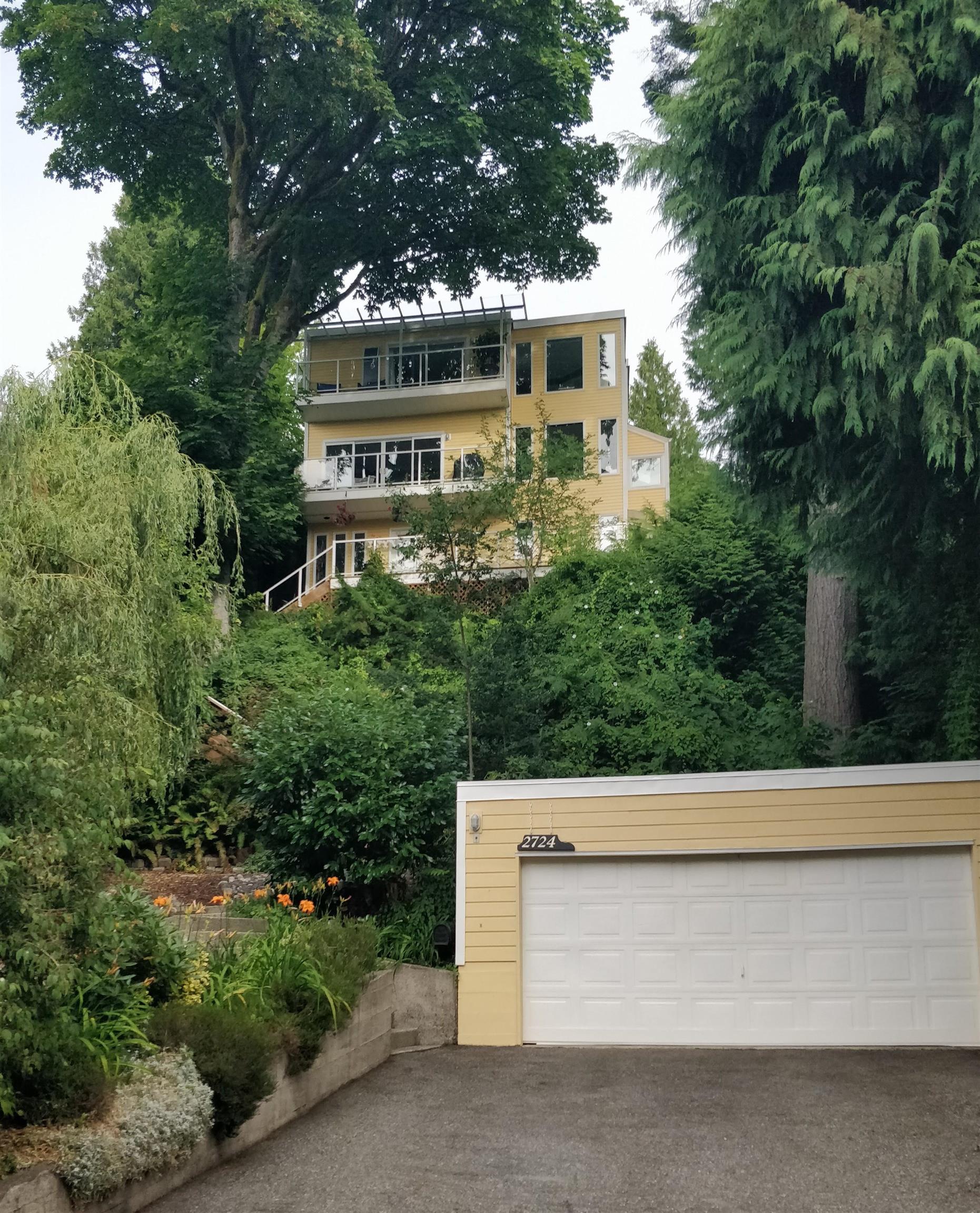 2724 Bayview Street, Surrey, BC V4A 2Z4