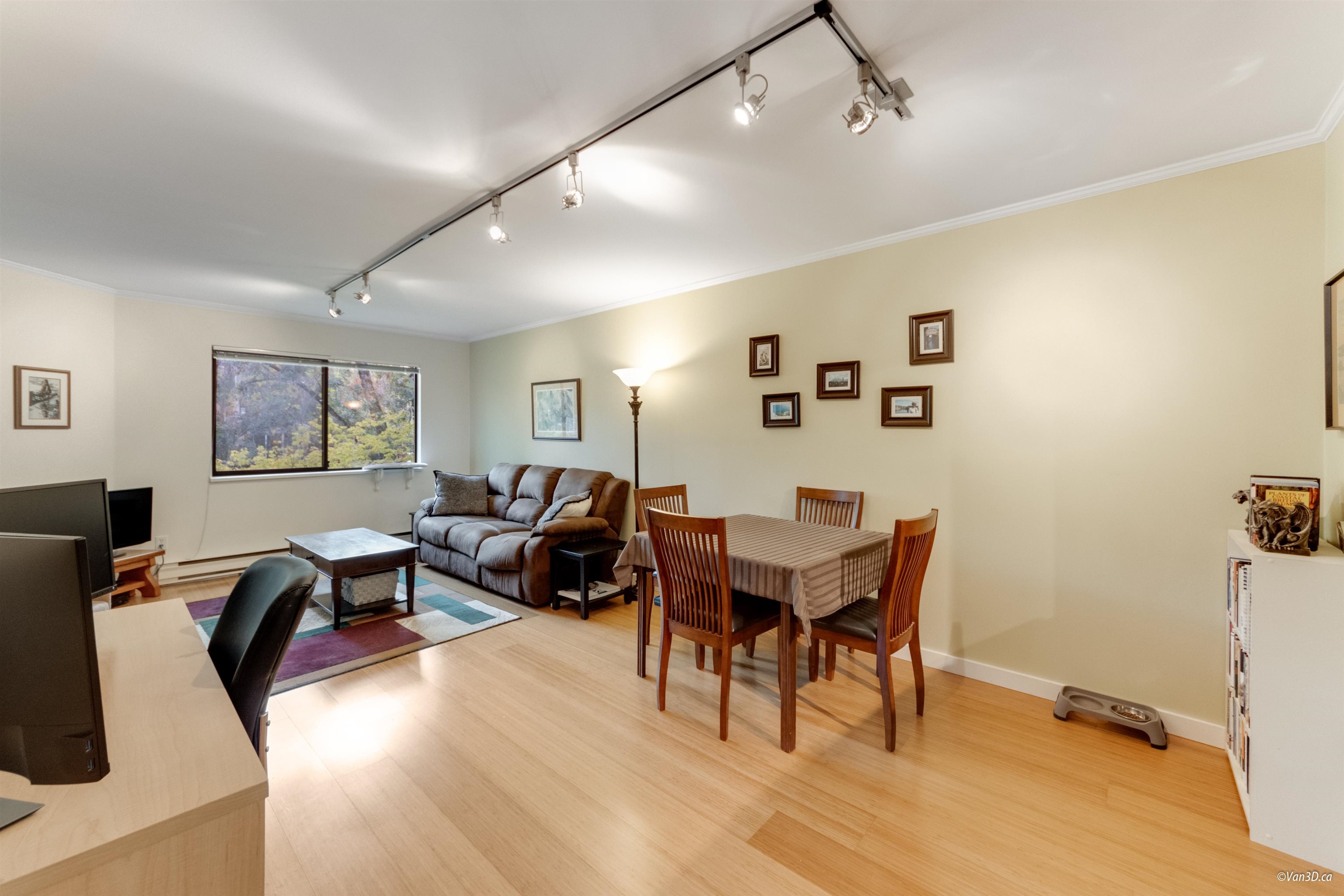 1633 West 11th Avenue #302, Vancouver, BC V6J 2B8
