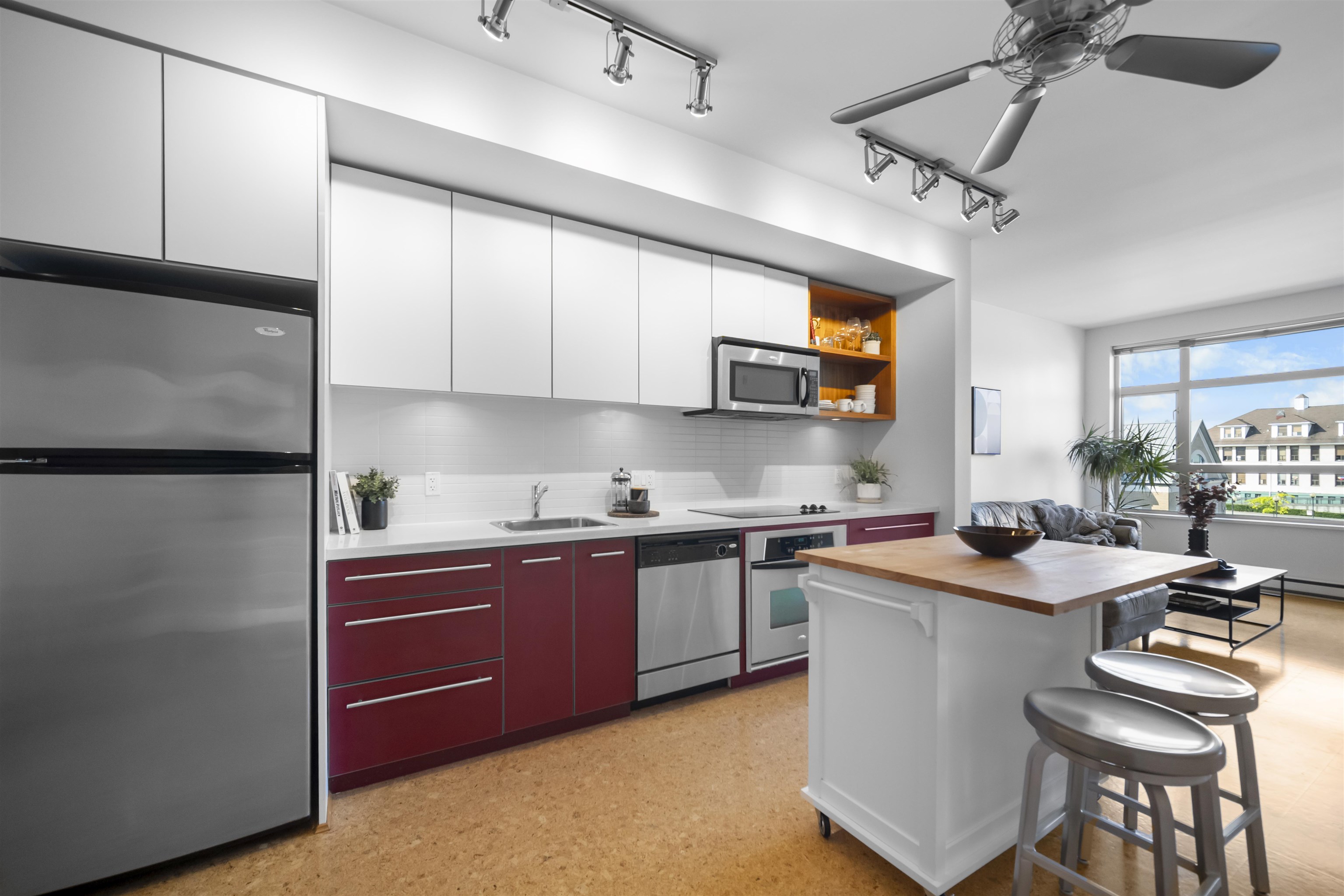 2828 Main Street #402, Vancouver, BC V5T 3G2