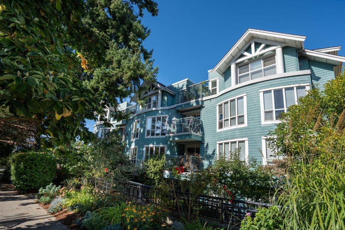 1617 Grant Street #203, Vancouver, BC V5L 2Y4