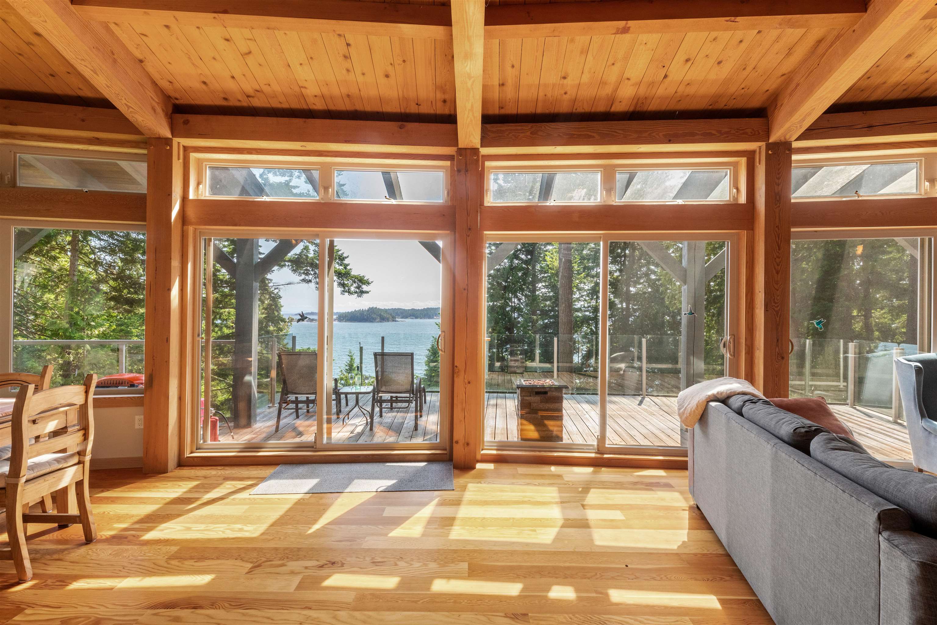 304 Esplanade Rd, Bowen Island, BC V0N 1G2