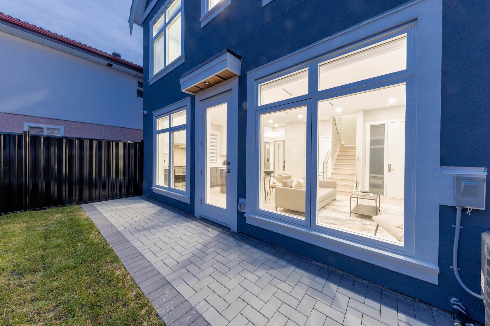 5350 Lanark Street, Vancouver, BC V5P 2Y1