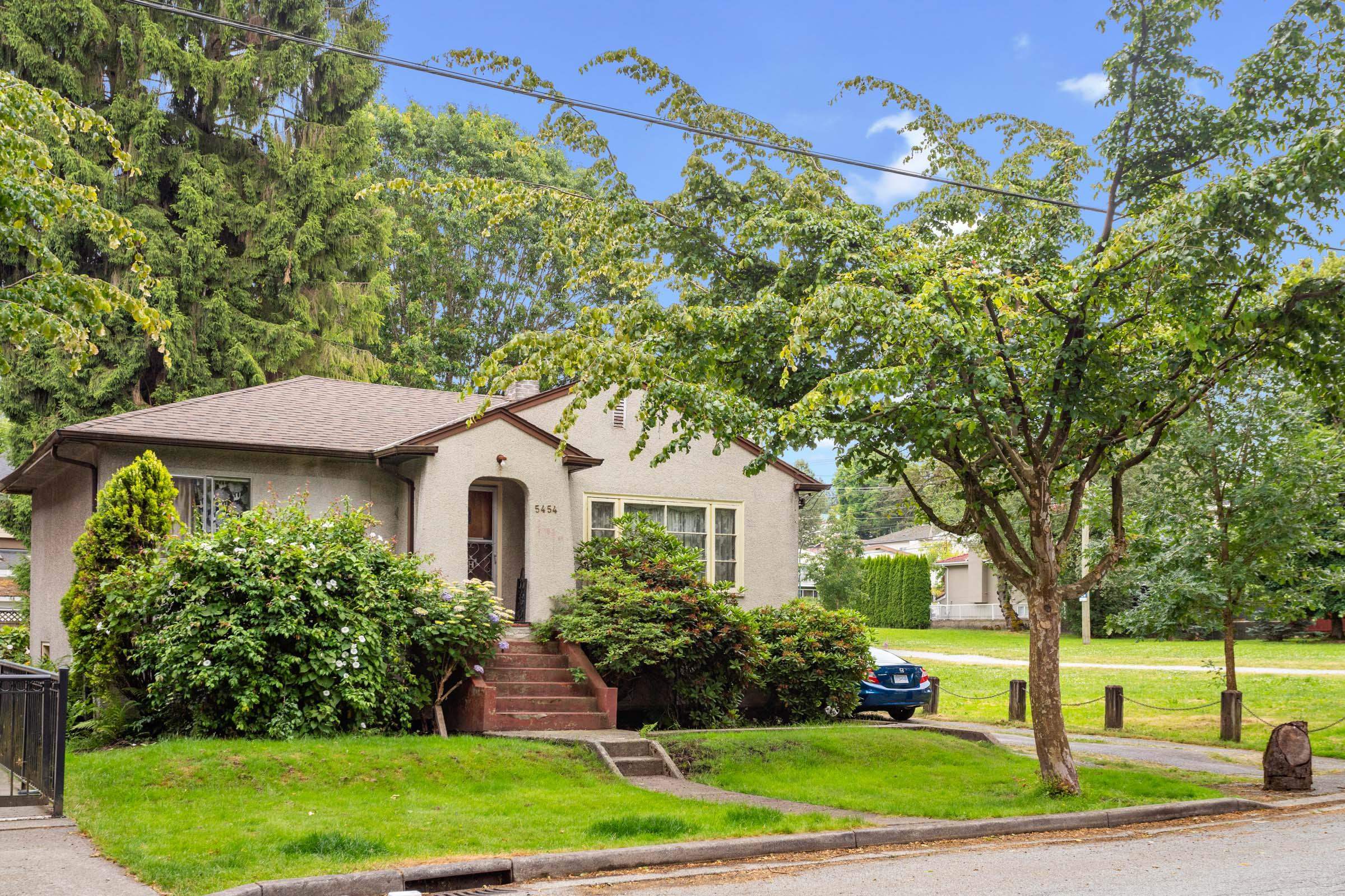 5454 Melbourne Street, Vancouver, BC V5R 4L7
