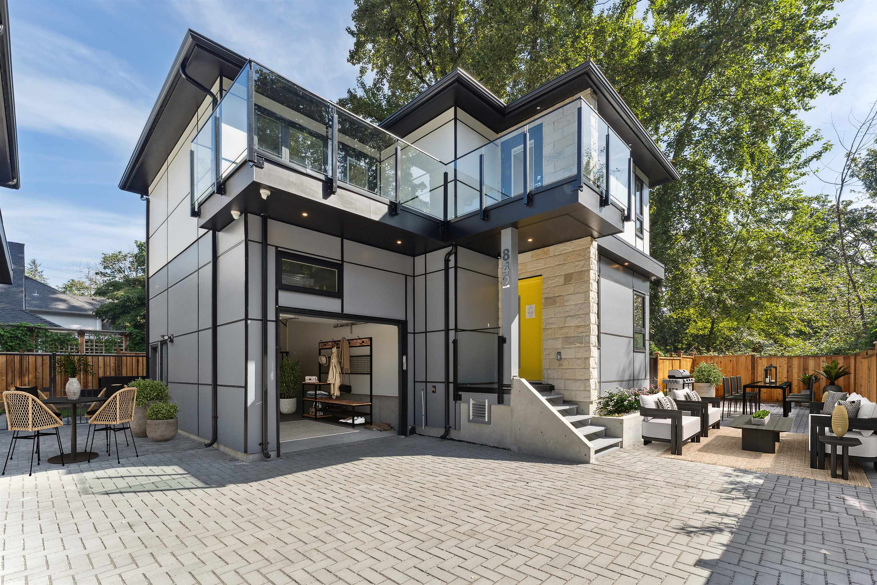 842 Saint Denis Avenue, North Vancouver, BC V7J 2G4