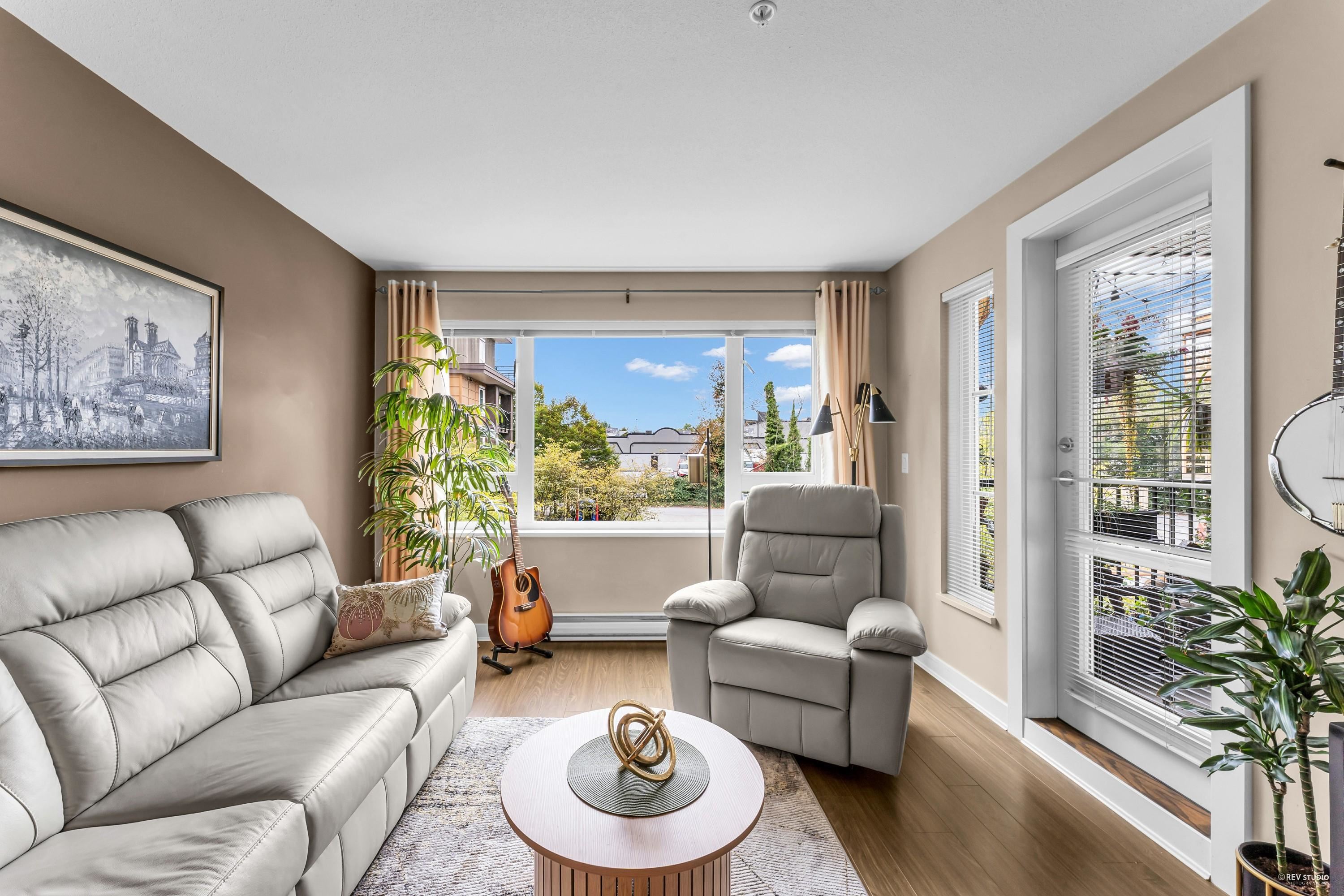 13740 75a Avenue #204, Surrey, BC V3W 0E8