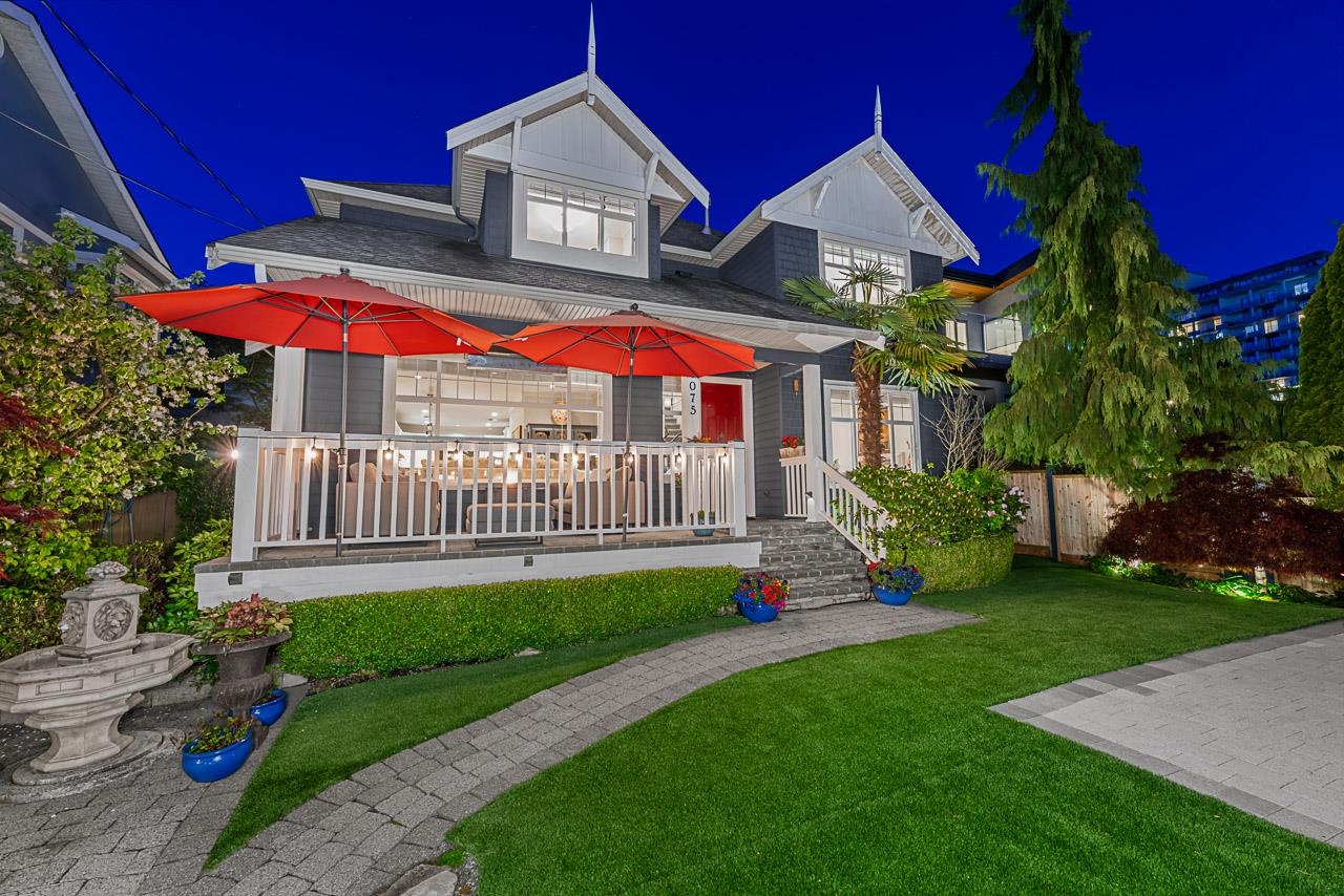1075 Esplanade Avenue, West Vancouver, BC V7T 1G2