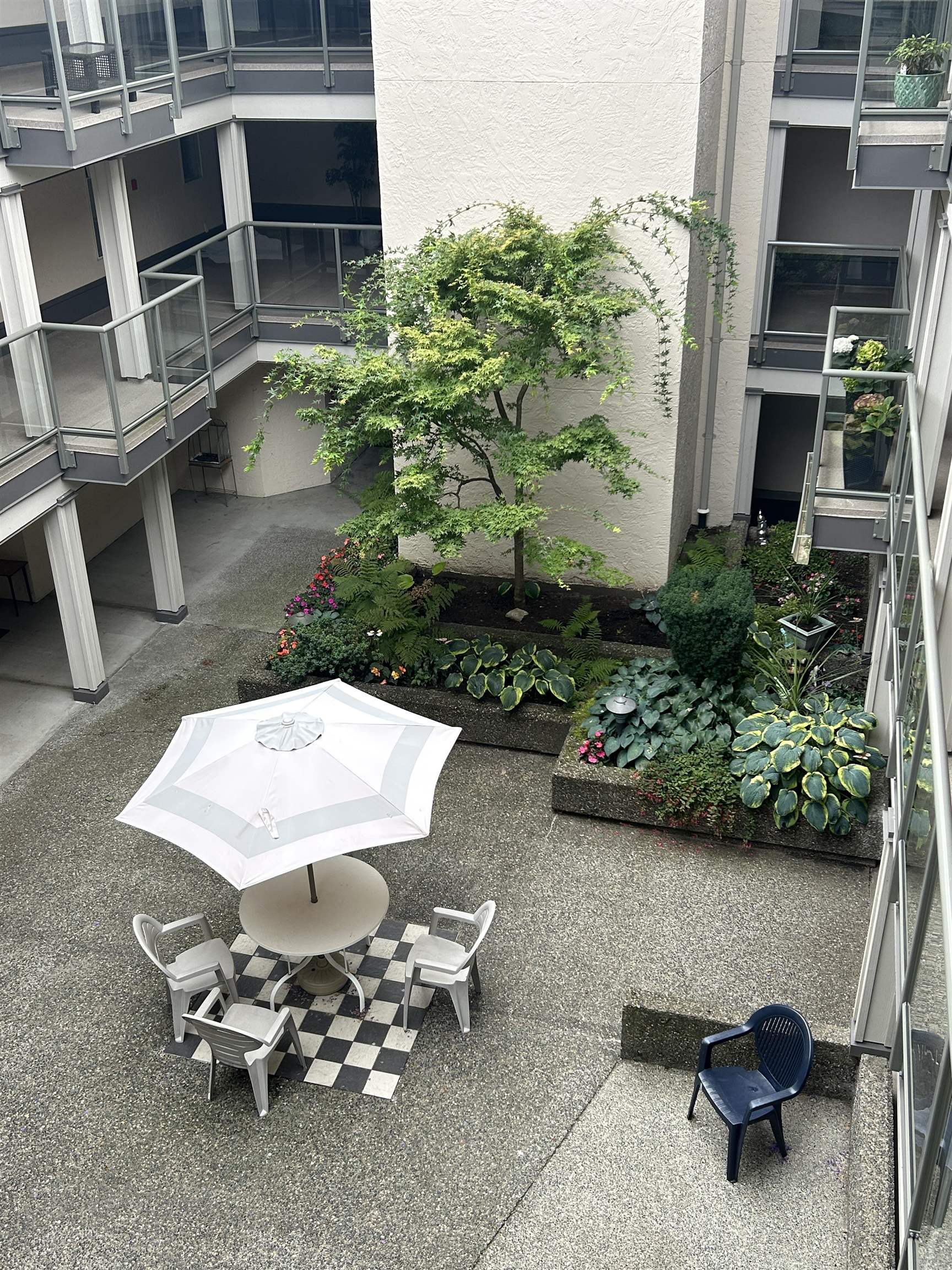 15255 18 Avenue #303, Surrey, BC V4A 1W9