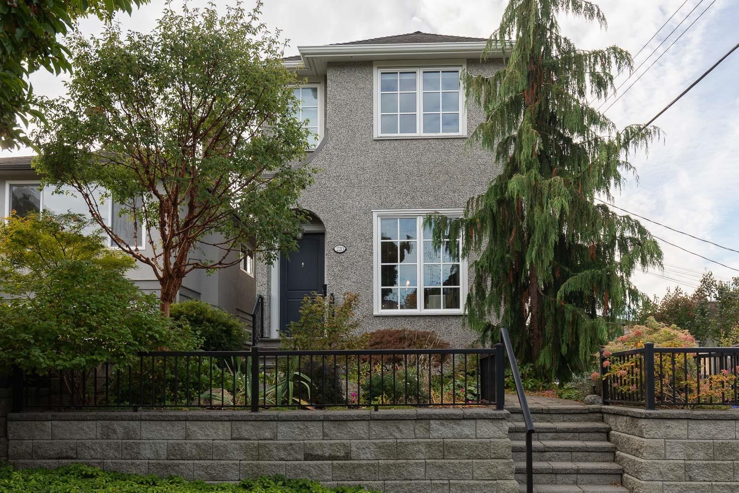 220 East 40th Avenue, Vancouver, BC V5W 1L8