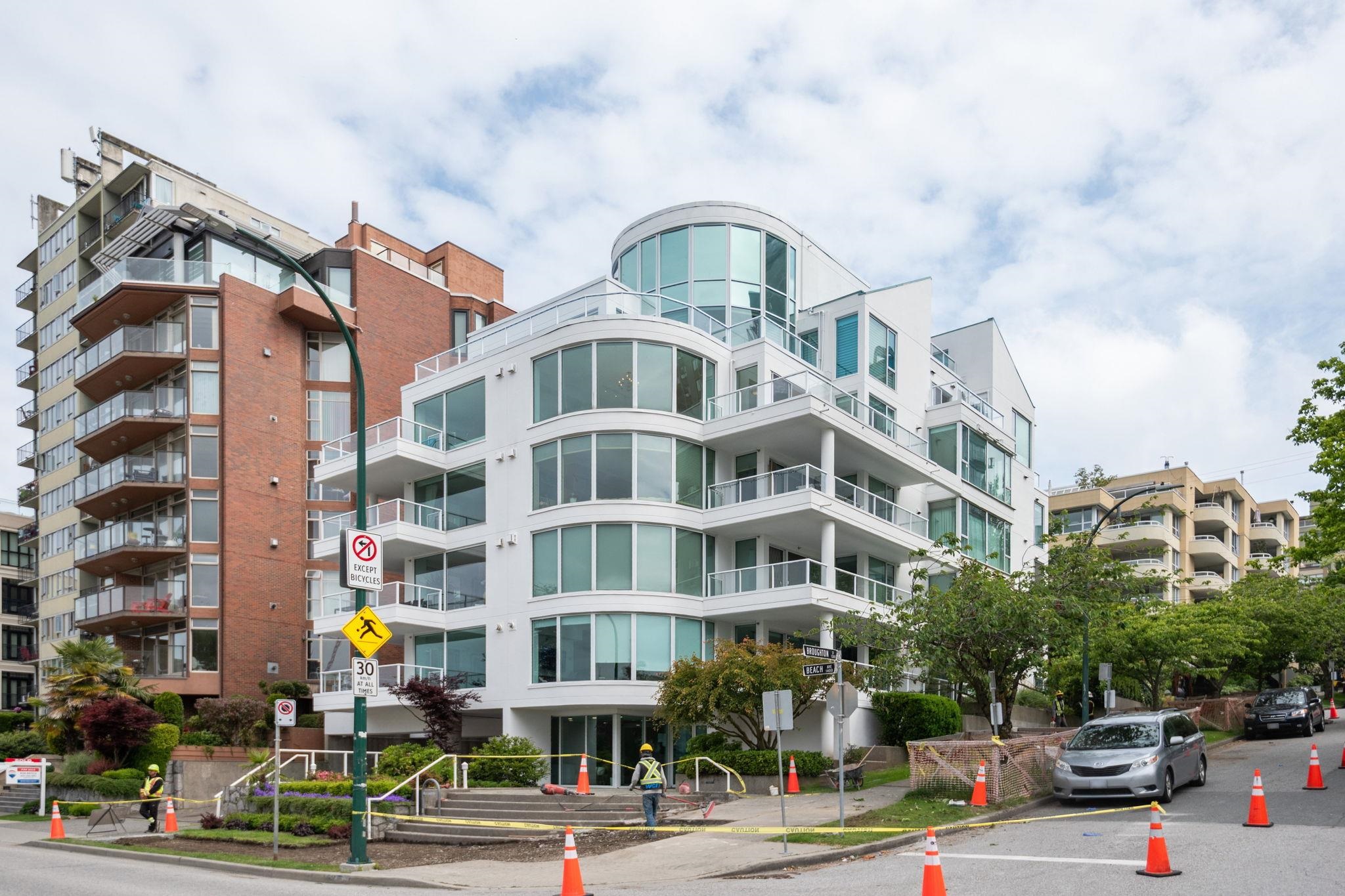1403 Beach Avenue #5a, Vancouver, BC V6G 1Y3