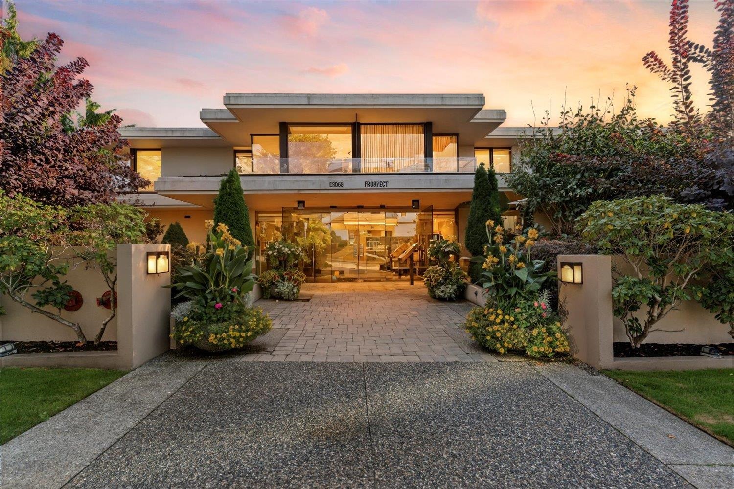 15050 Prospect Avenue #301, White Rock, BC V4B 2B4