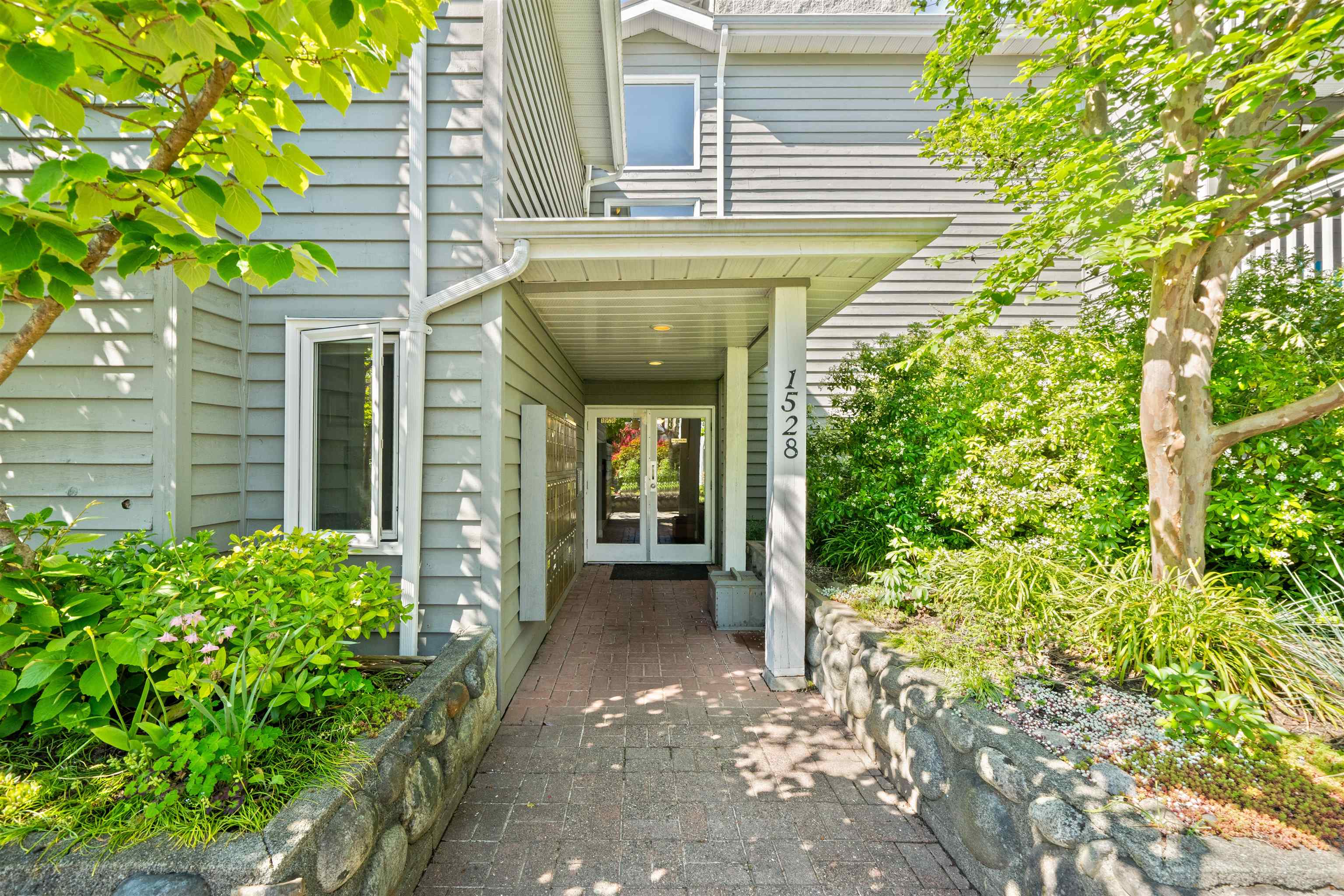 1528 Bowser Avenue #204, North Vancouver, BC V7P 2Y3