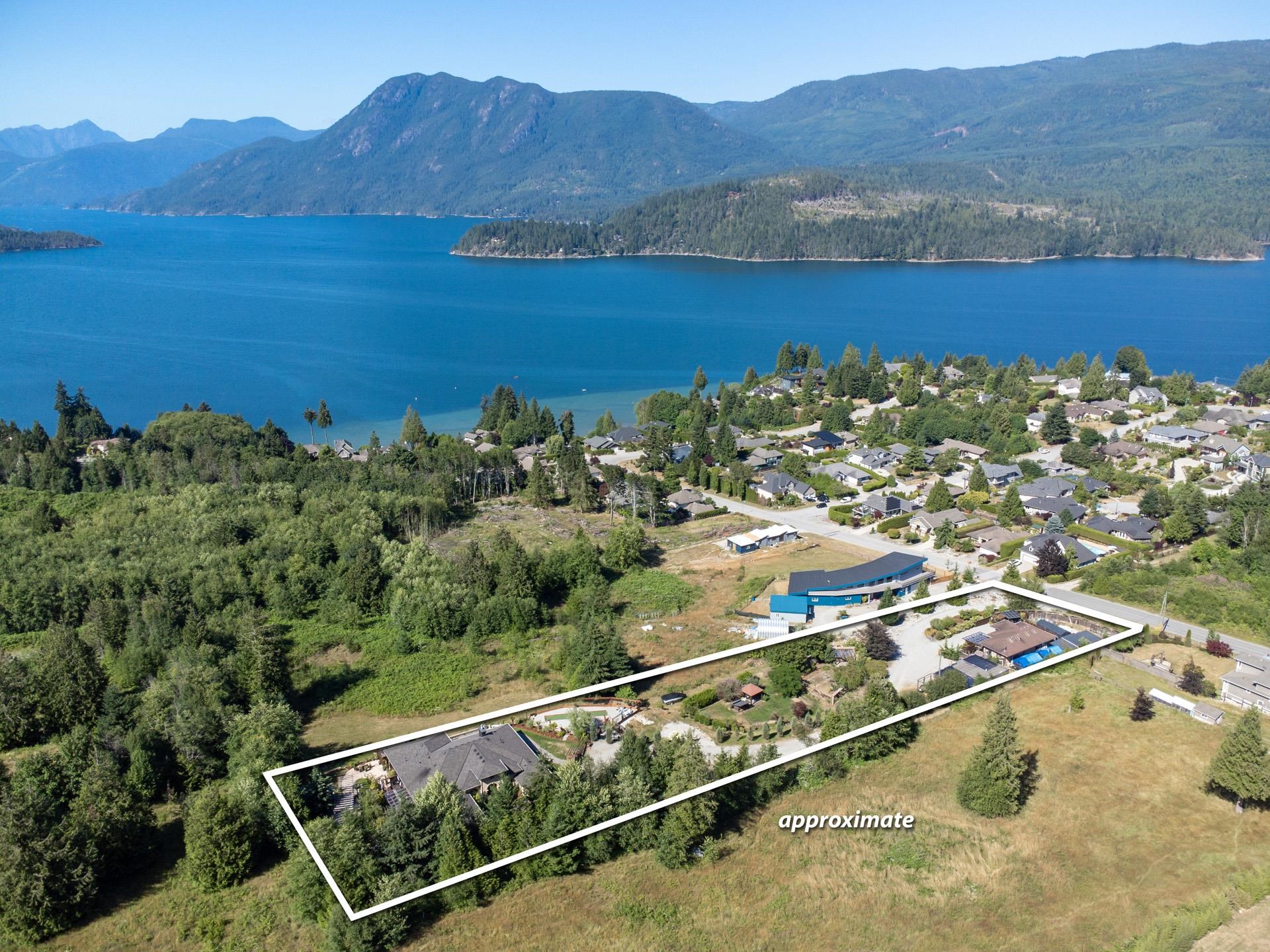 6391&93 Sandpiper Road, Sechelt, BC V7Z 0L1