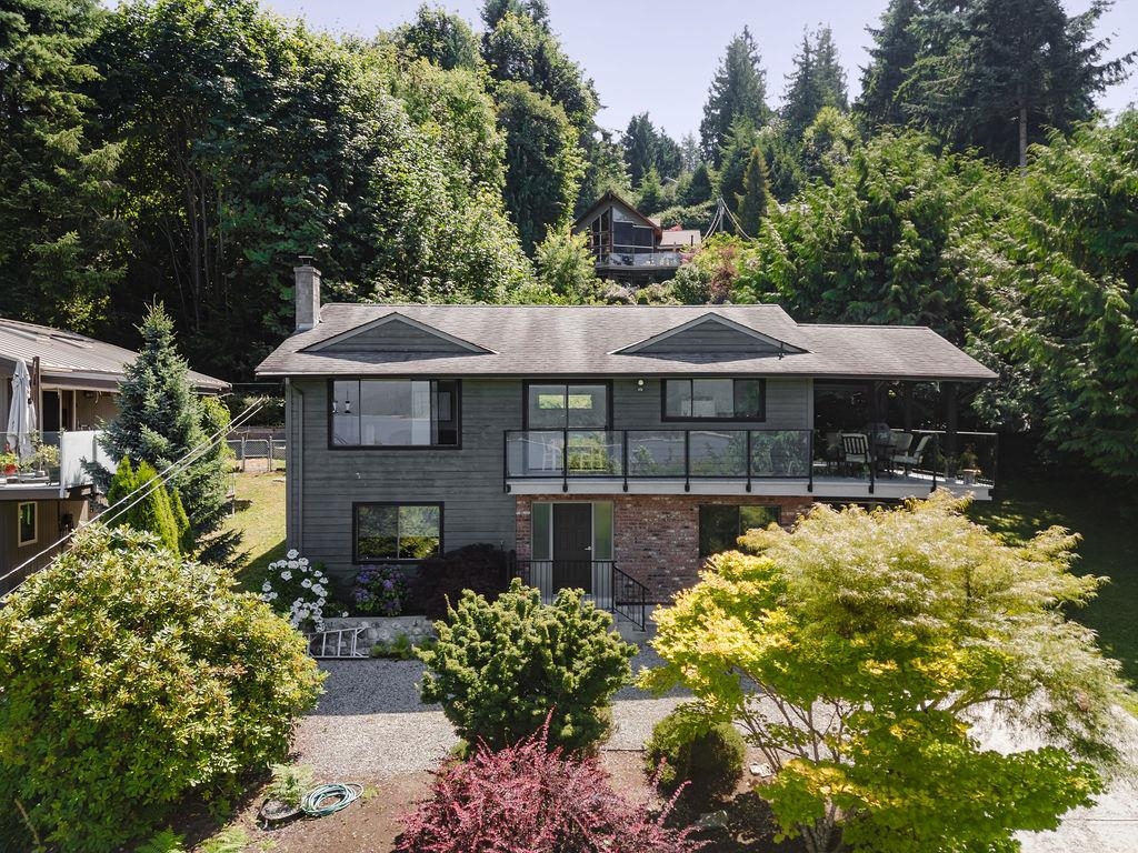6950 Porpoise Dr, Sechelt, BC V7Z 0C8