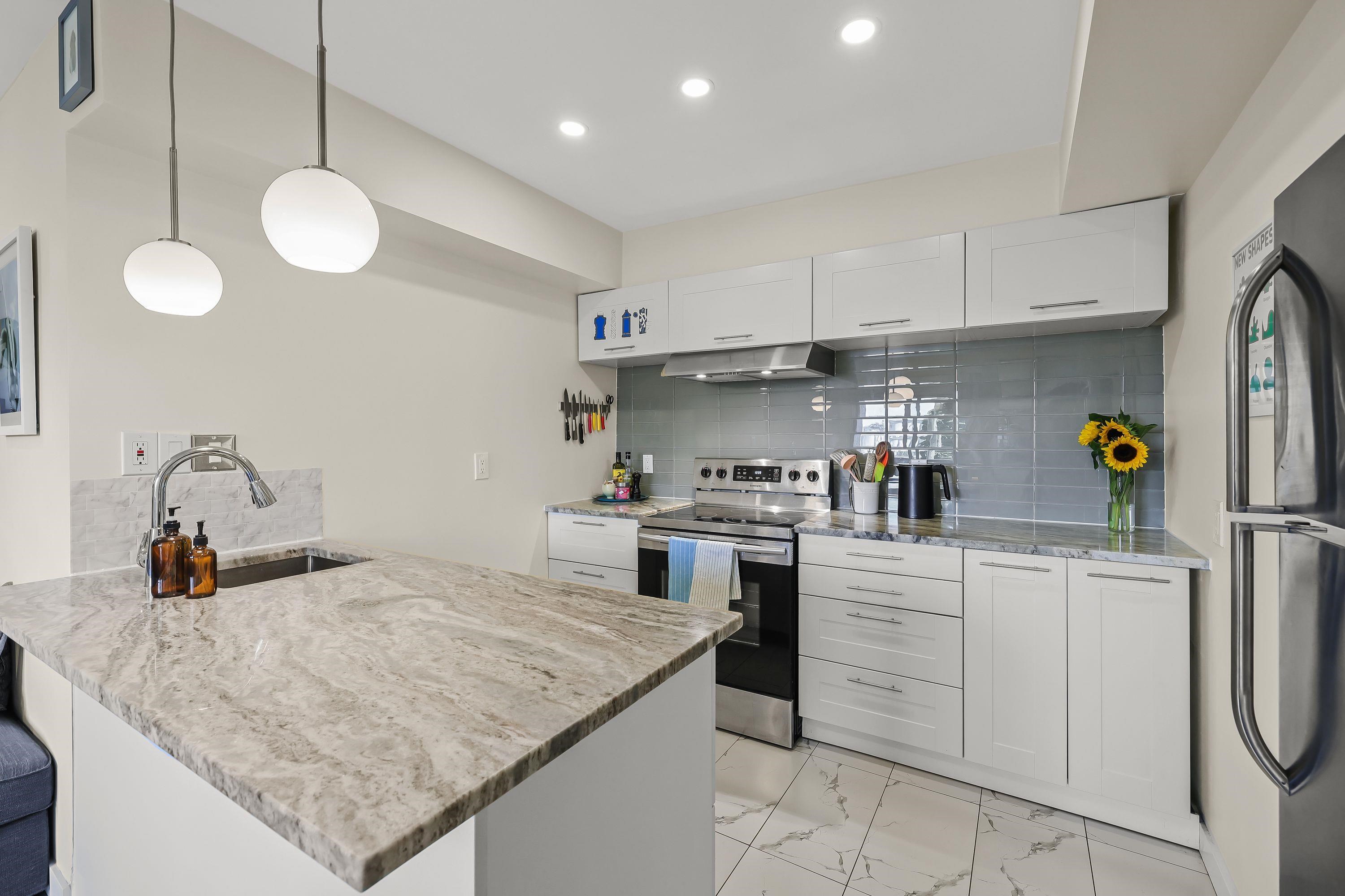 16 Lakewood Drive #401, Vancouver, BC V5L 4L1