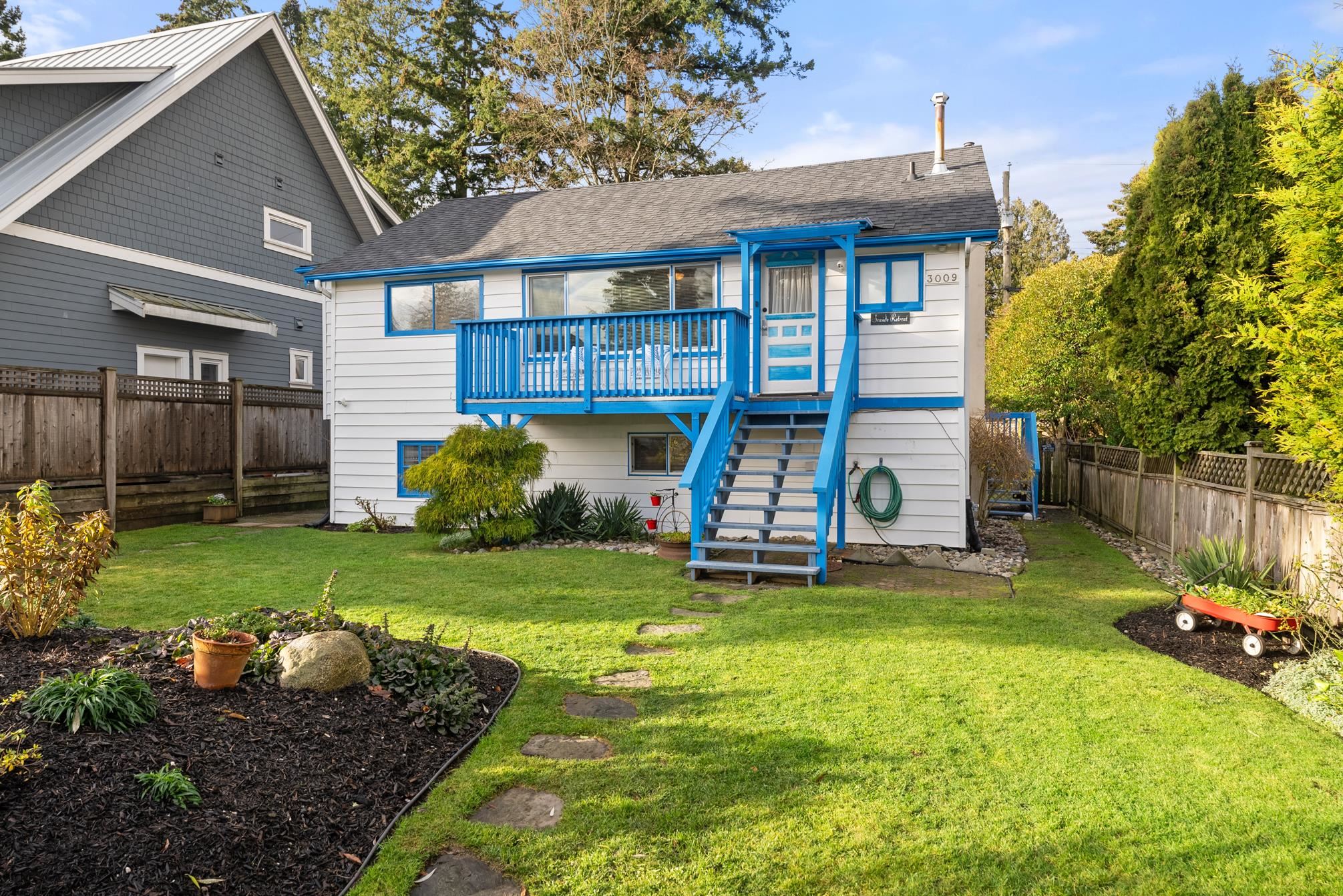 3009 Mcbride Avenue, Surrey, BC V4A 3G5