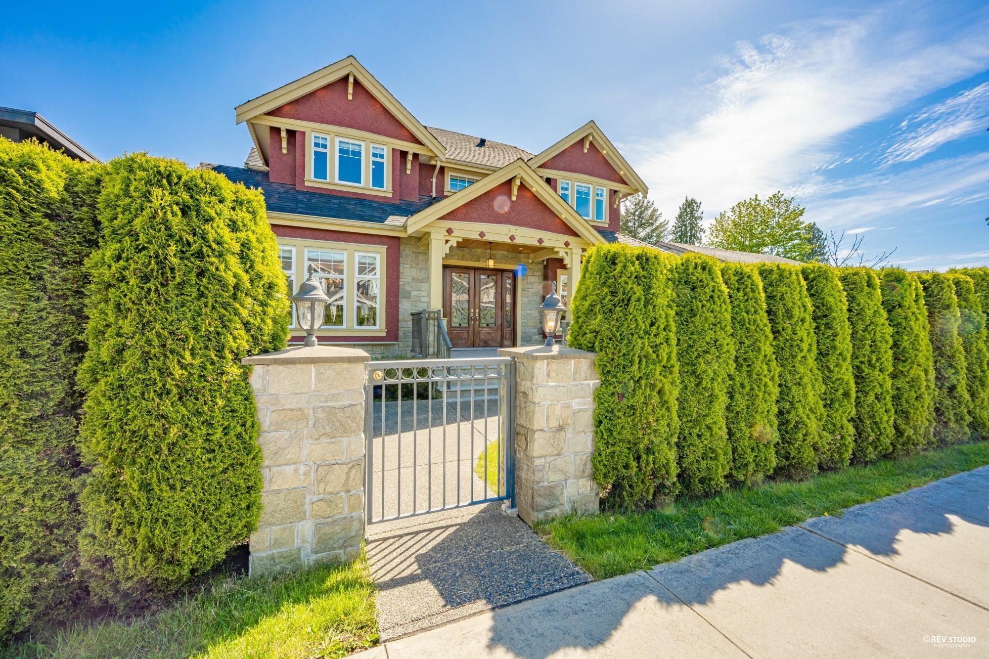 337 17th Street East, North Vancouver, BC V7L 2W1