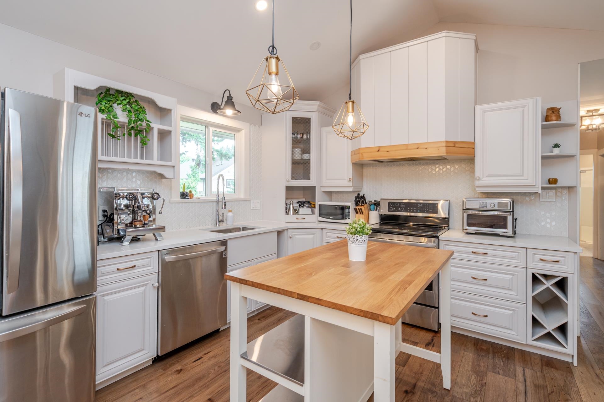 33986 Walnut Avenue, Abbotsford, BC V2S 2S5