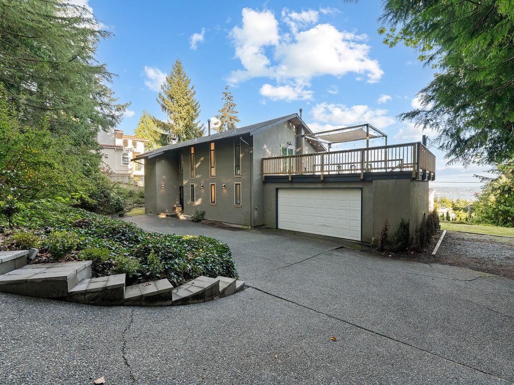 1040 Crestline Road, West Vancouver, BC V7S 2E2