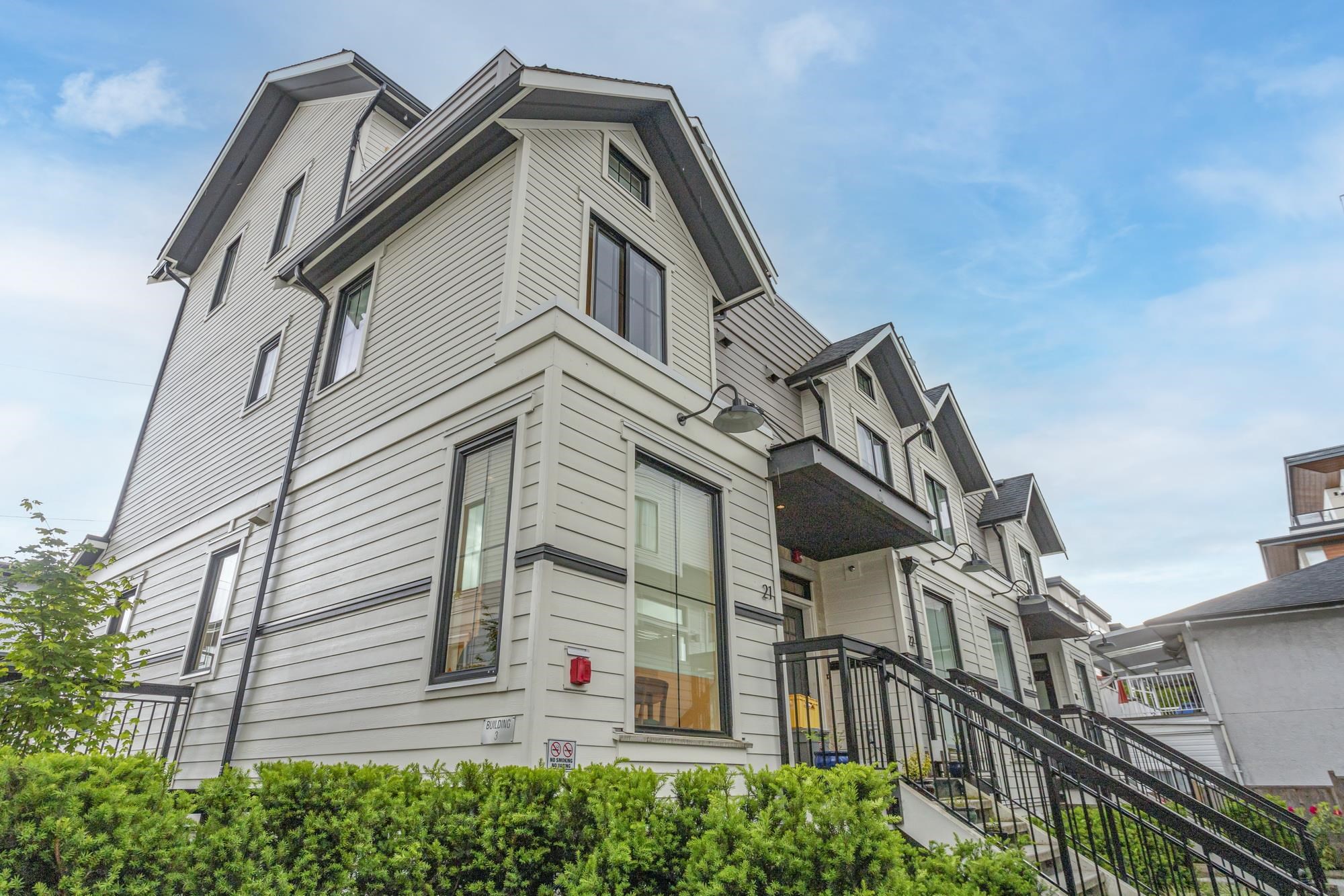 237 Ridgeway Ave #21, North Vancouver, BC V7L 0H6