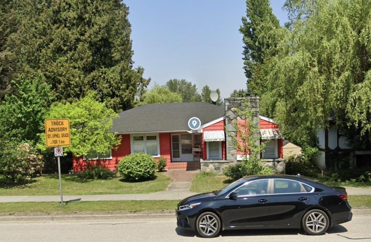 2214 Saint Johns Street, Port Moody, BC V3H 2A7