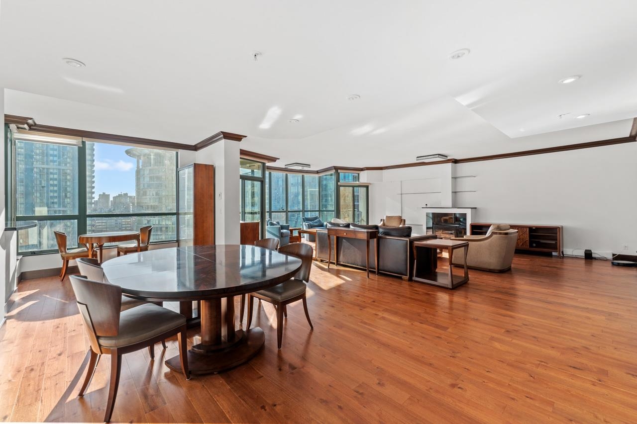 1239 West Georgia Street #2001, Vancouver, BC V6E 4R8