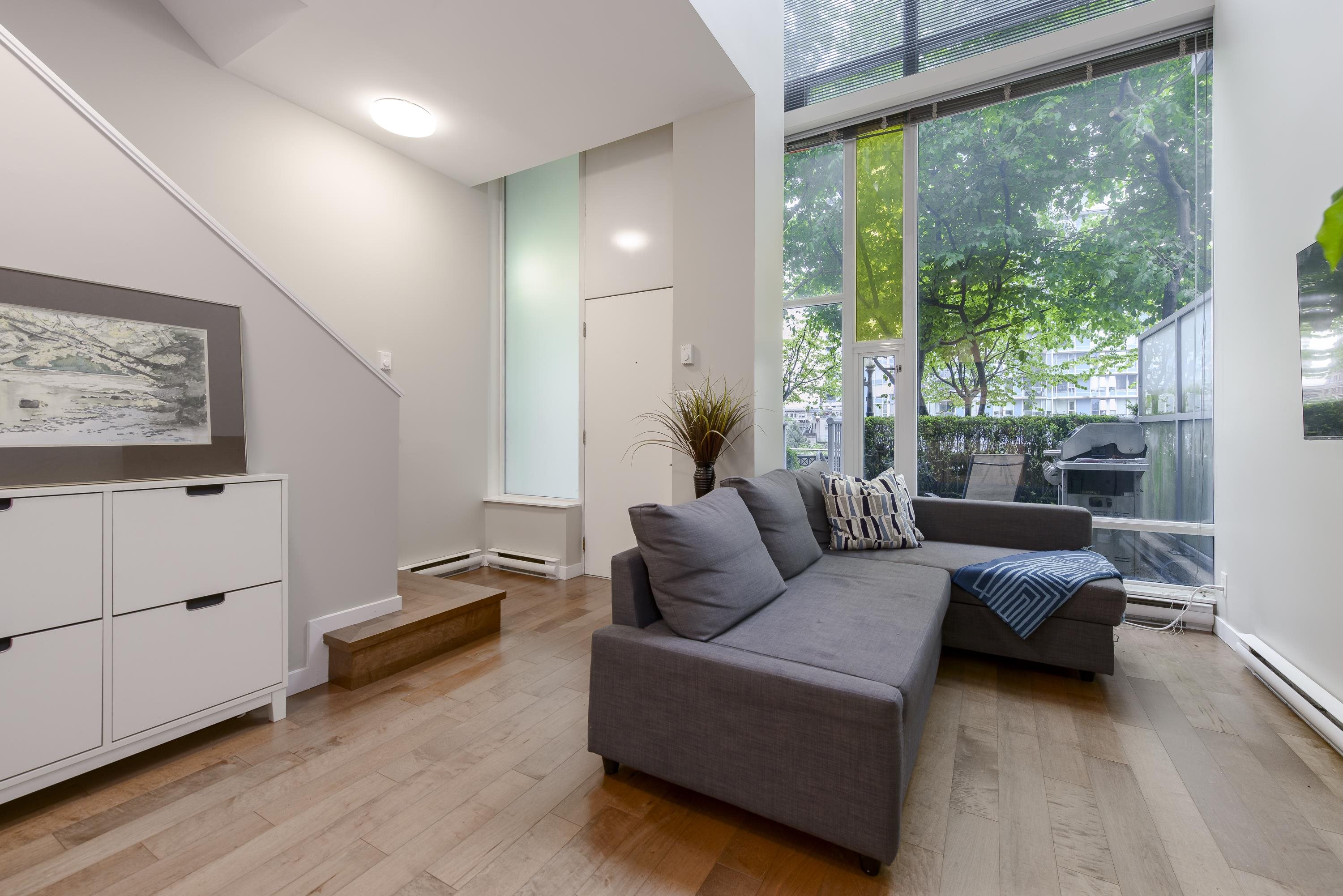 128 Dunsmuir Street, Vancouver, BC V6B 1X7