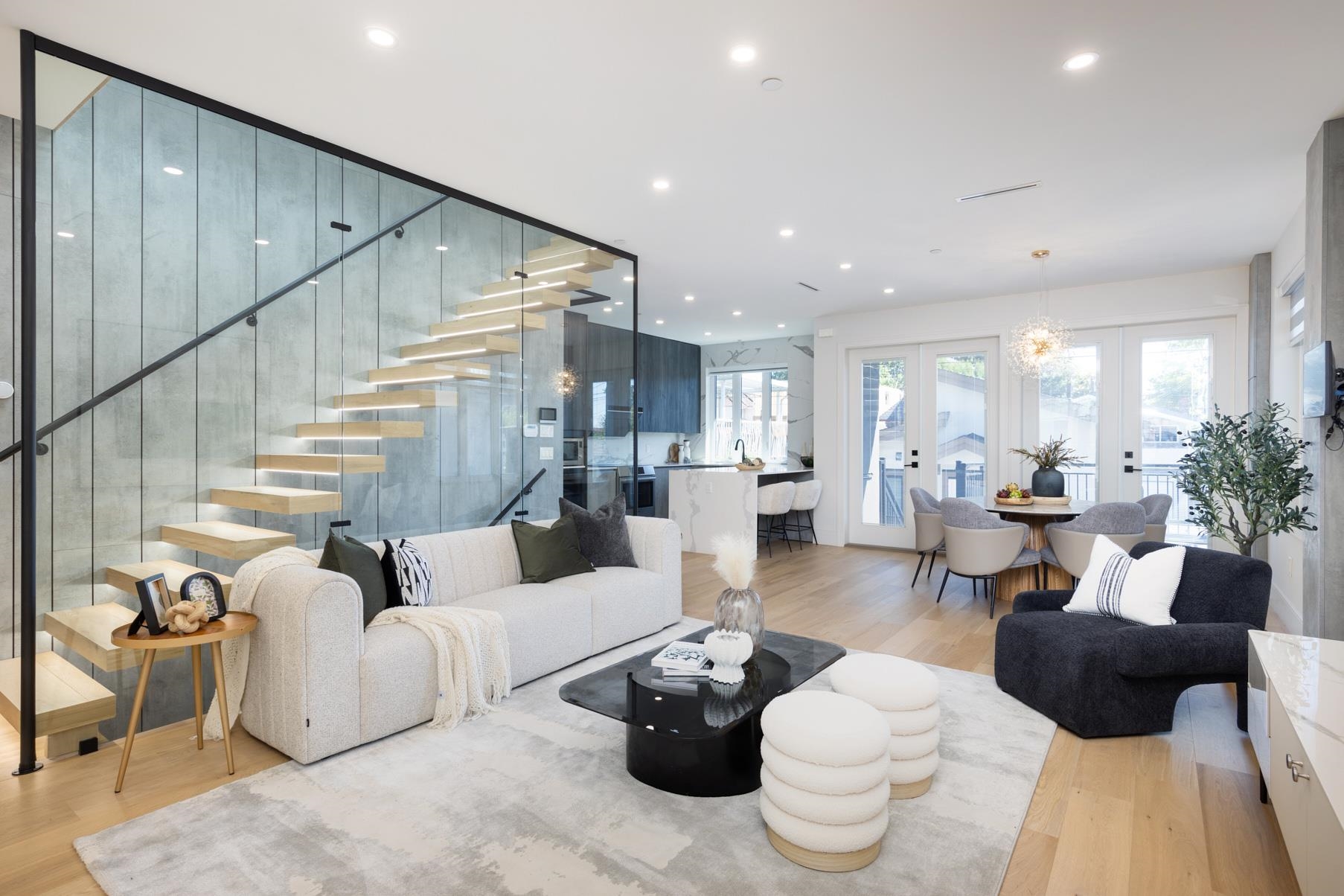 432 East 46th Avenue, Vancouver, BC V5W 1Z9