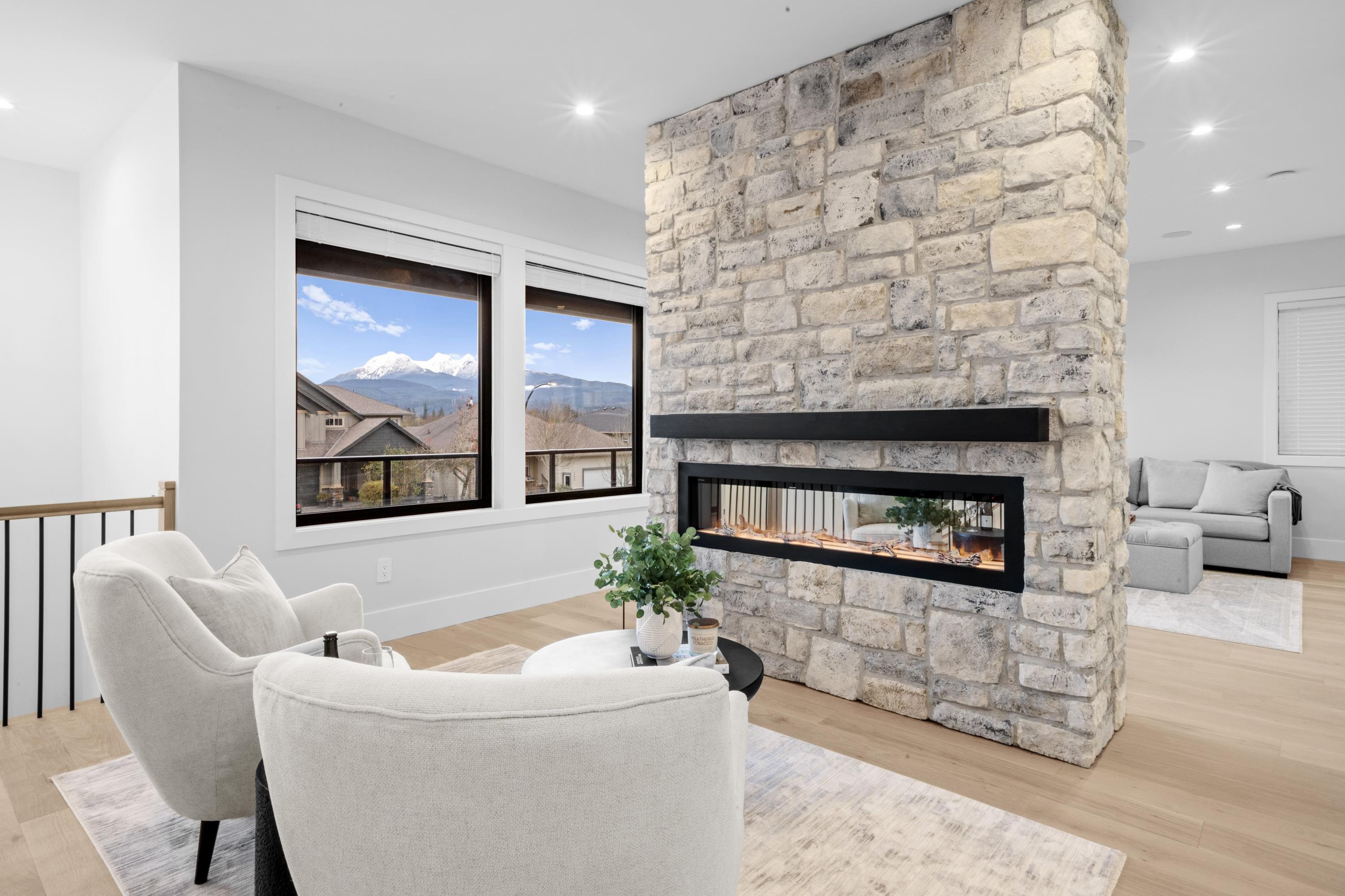 21996 Isaac Crescent, Maple Ridge, BC V2X 8N8