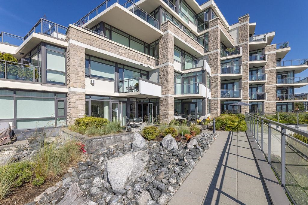 5665 Teredo St #203, Sechelt, BC V7Z 0J2