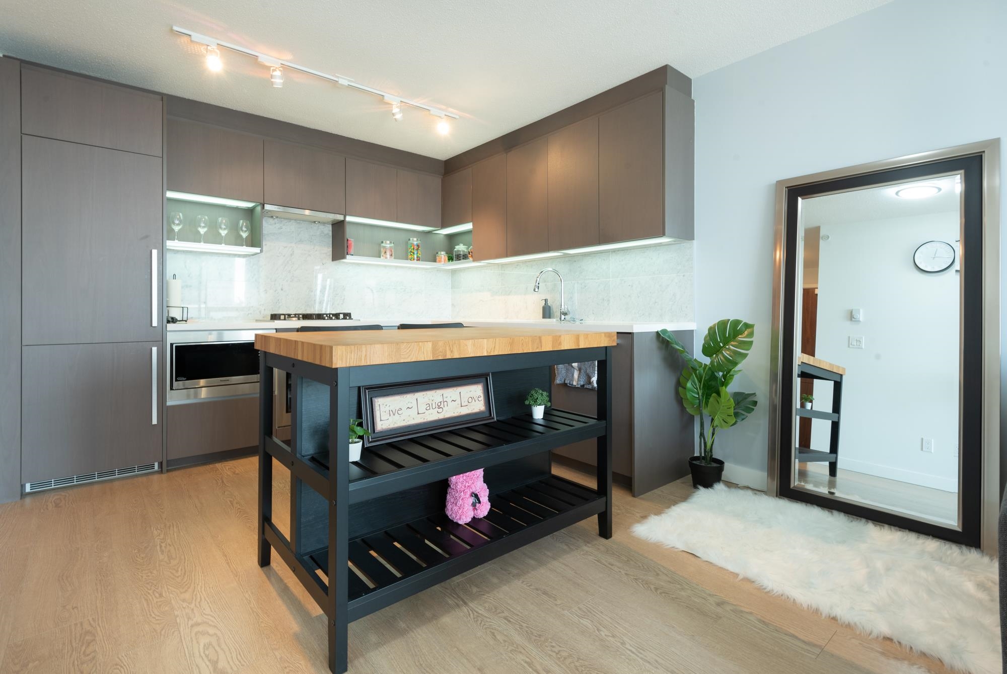 2503-13696 100 Avenue #1808, Surrey, BC V3T 0L5