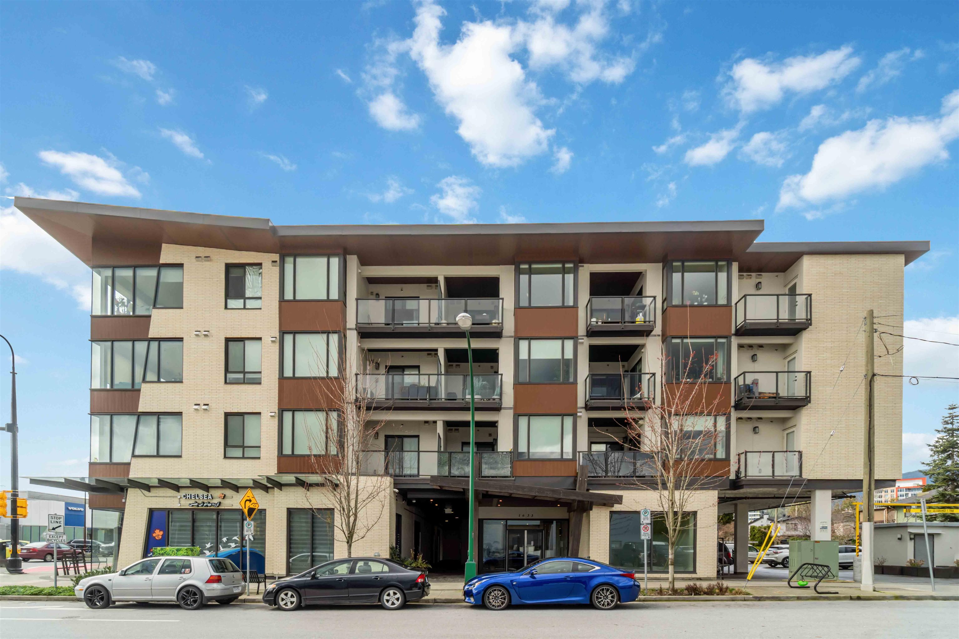 1633 Tatlow Ave #409, North Vancouver, BC V7P 2Z8