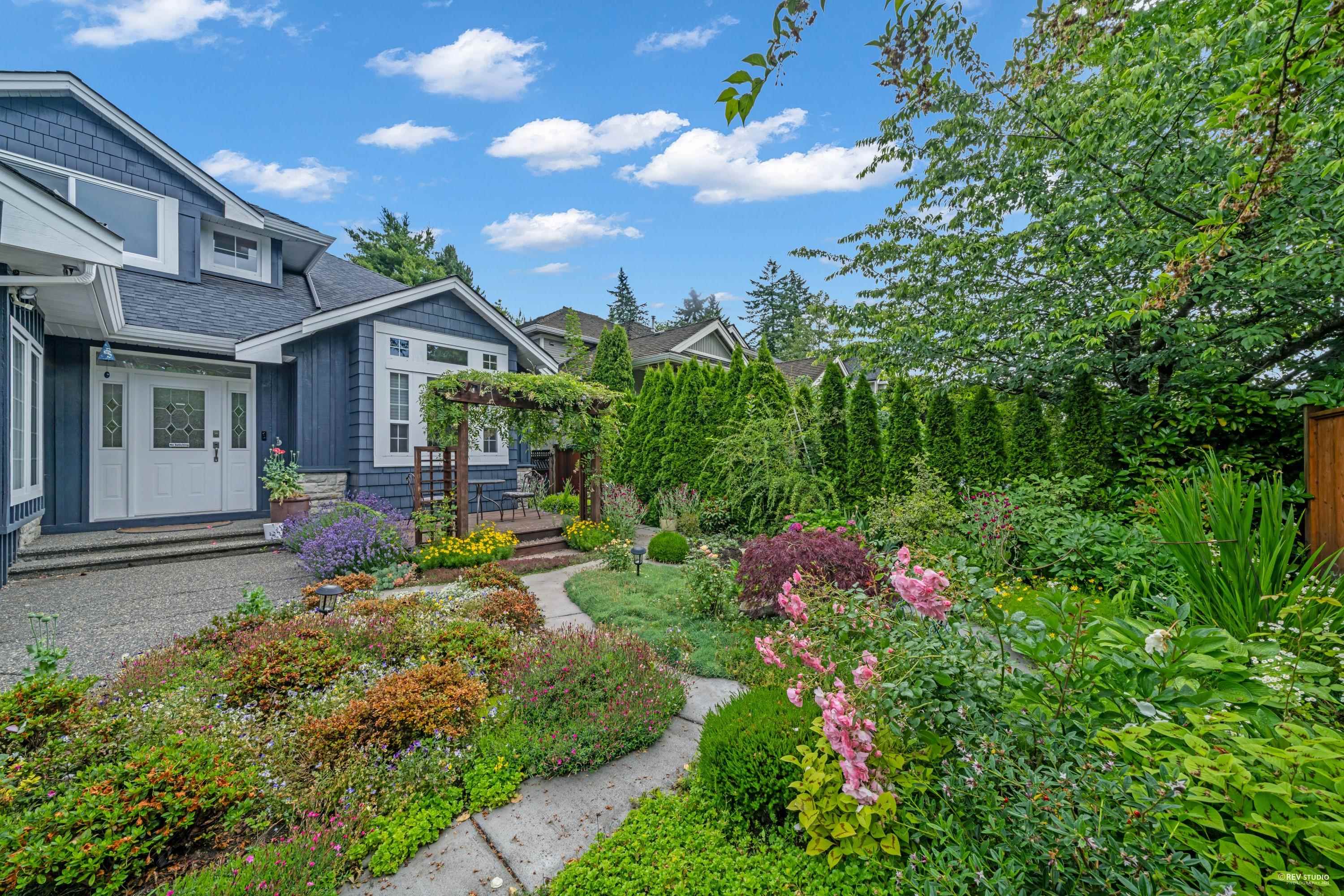 30 Avenue, Surrey, BC V4P 3E6