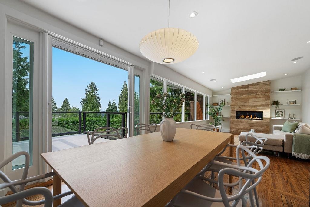 727 Crystal Court, North Vancouver, BC V7R 2B6